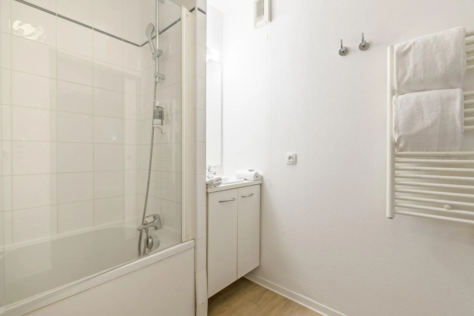 Bathroom in Lagrange Apart'Hotel l’Escale Marine