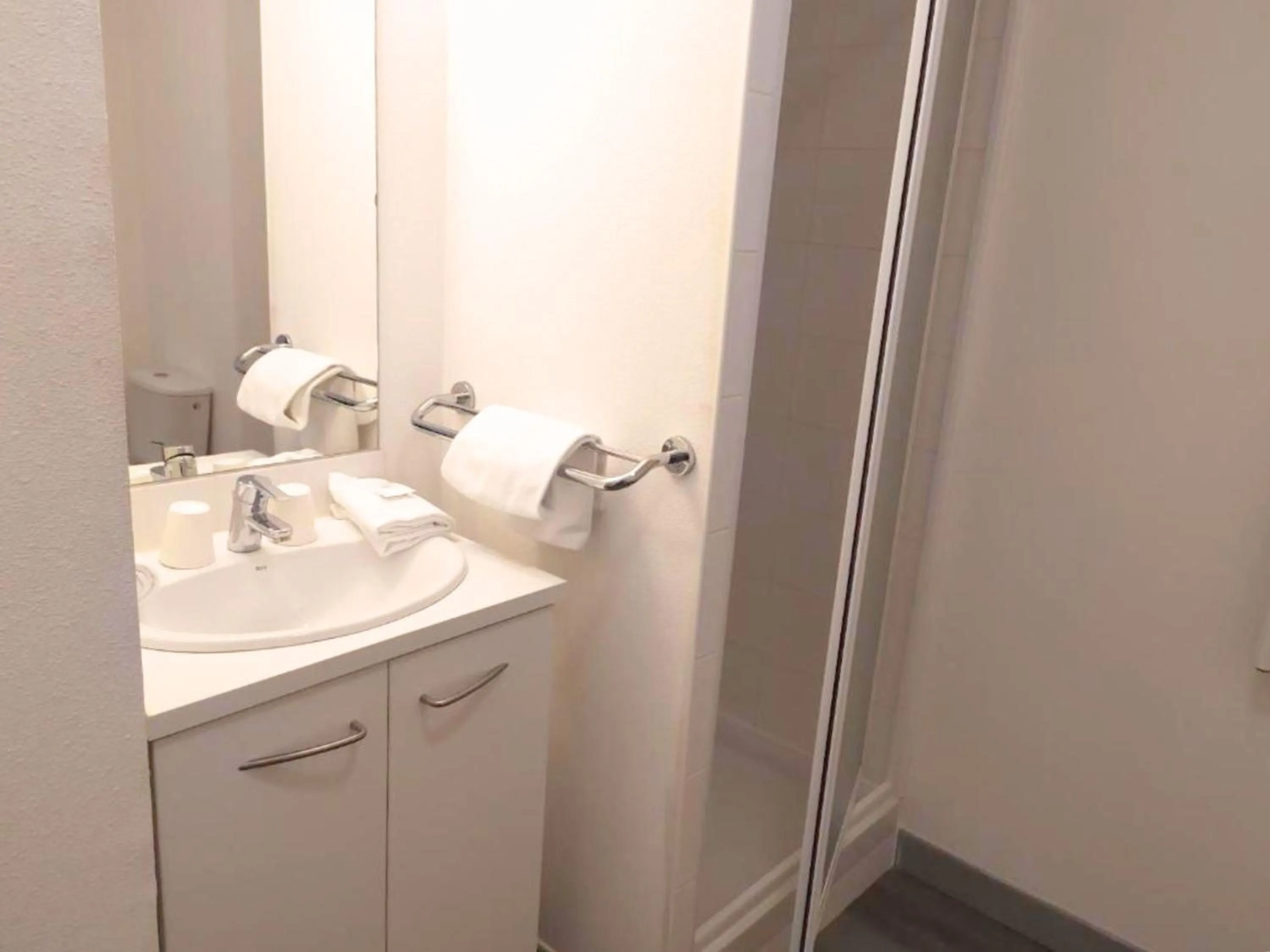 Bathroom in Lagrange Apart'Hotel l’Escale Marine