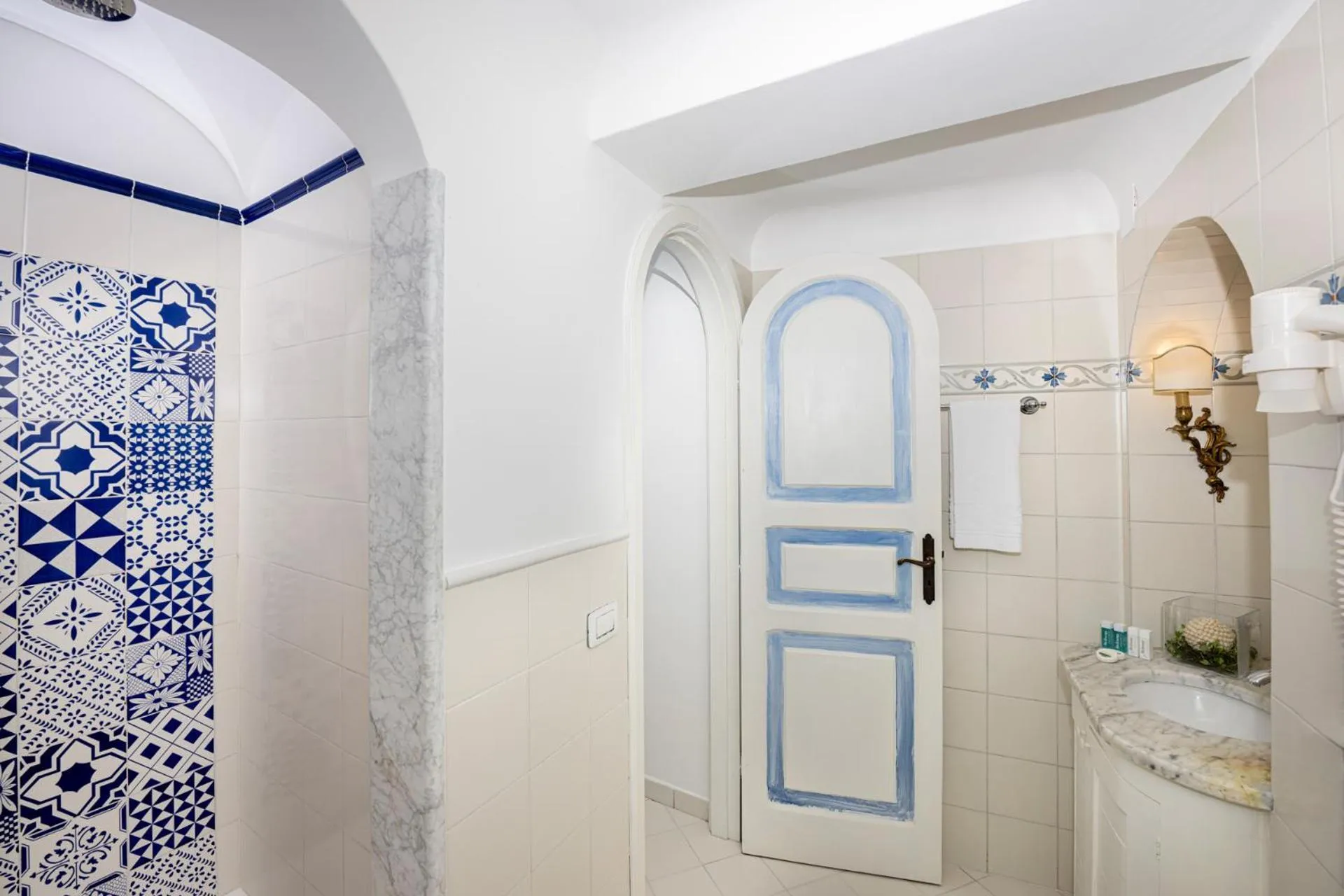 Shower in Villa Flavio Gioia