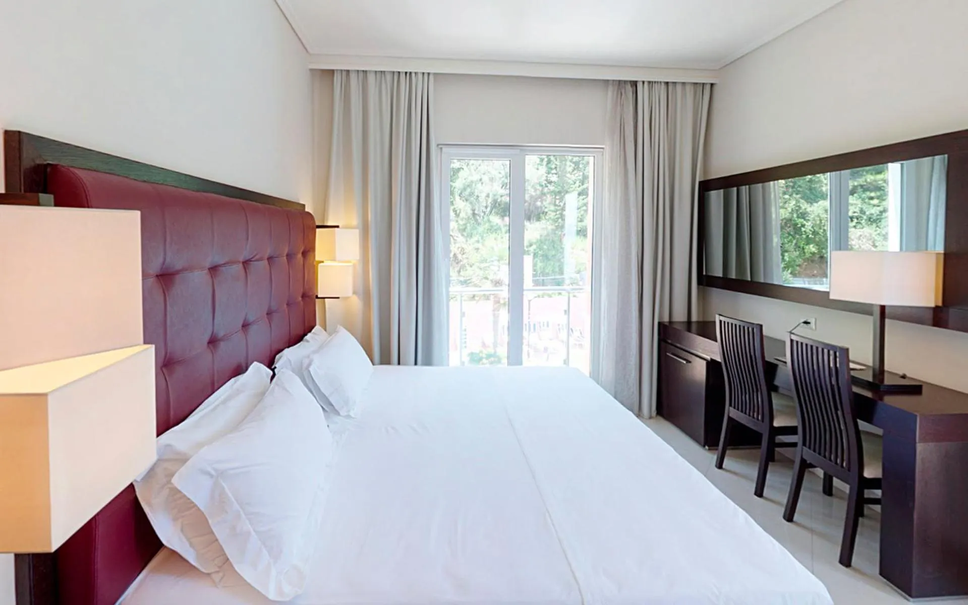 Photo of the whole room, Bed in Hotel New York