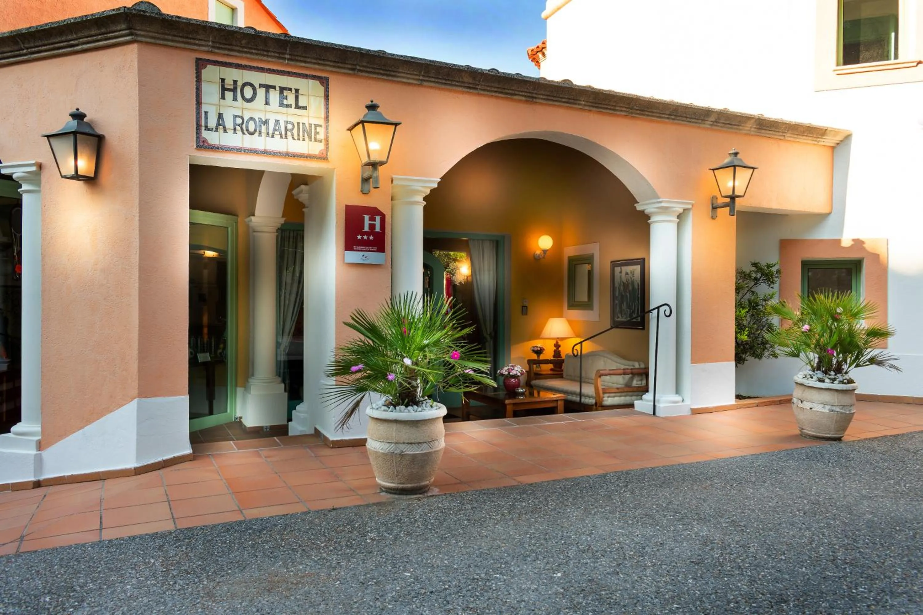 Facade/entrance in Hotel La Romarine