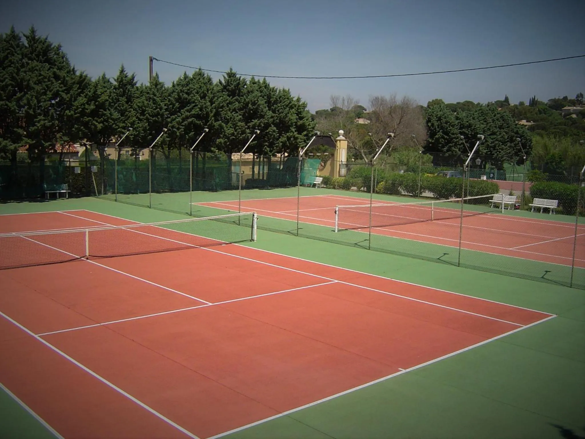 Tennis court in Hotel La Romarine