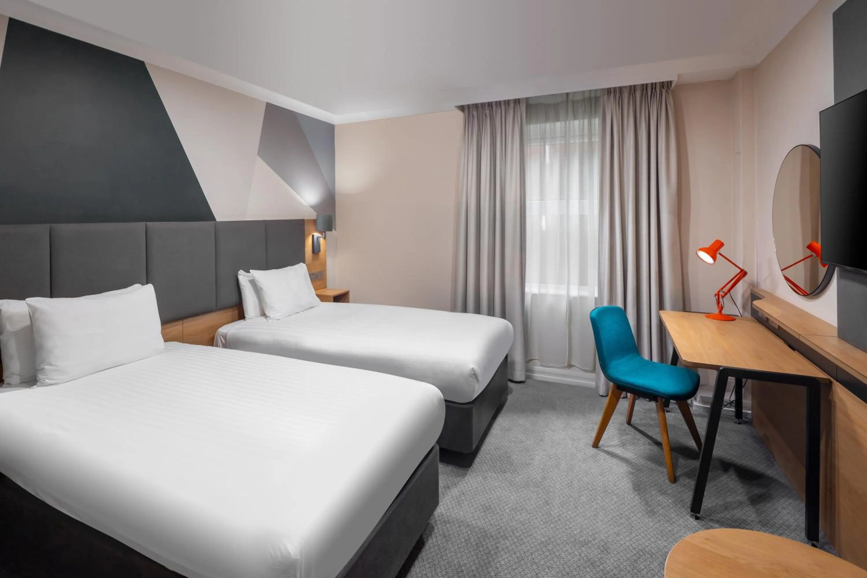 Bed in Holiday Inn Farnborough by IHG