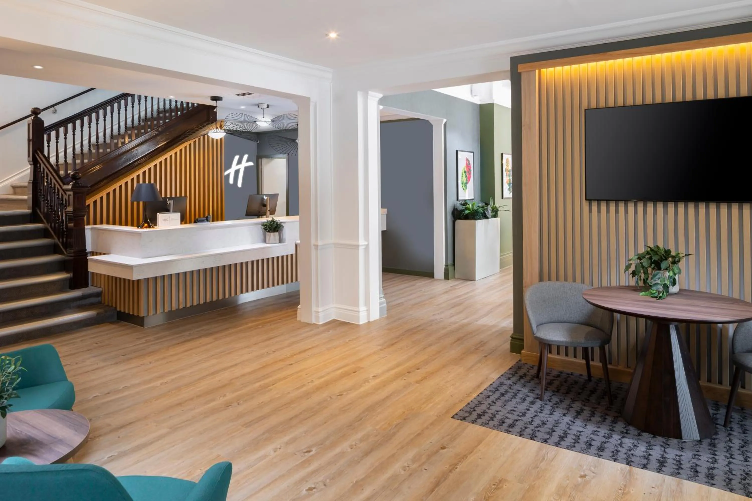 Lobby or reception in Holiday Inn Farnborough by IHG