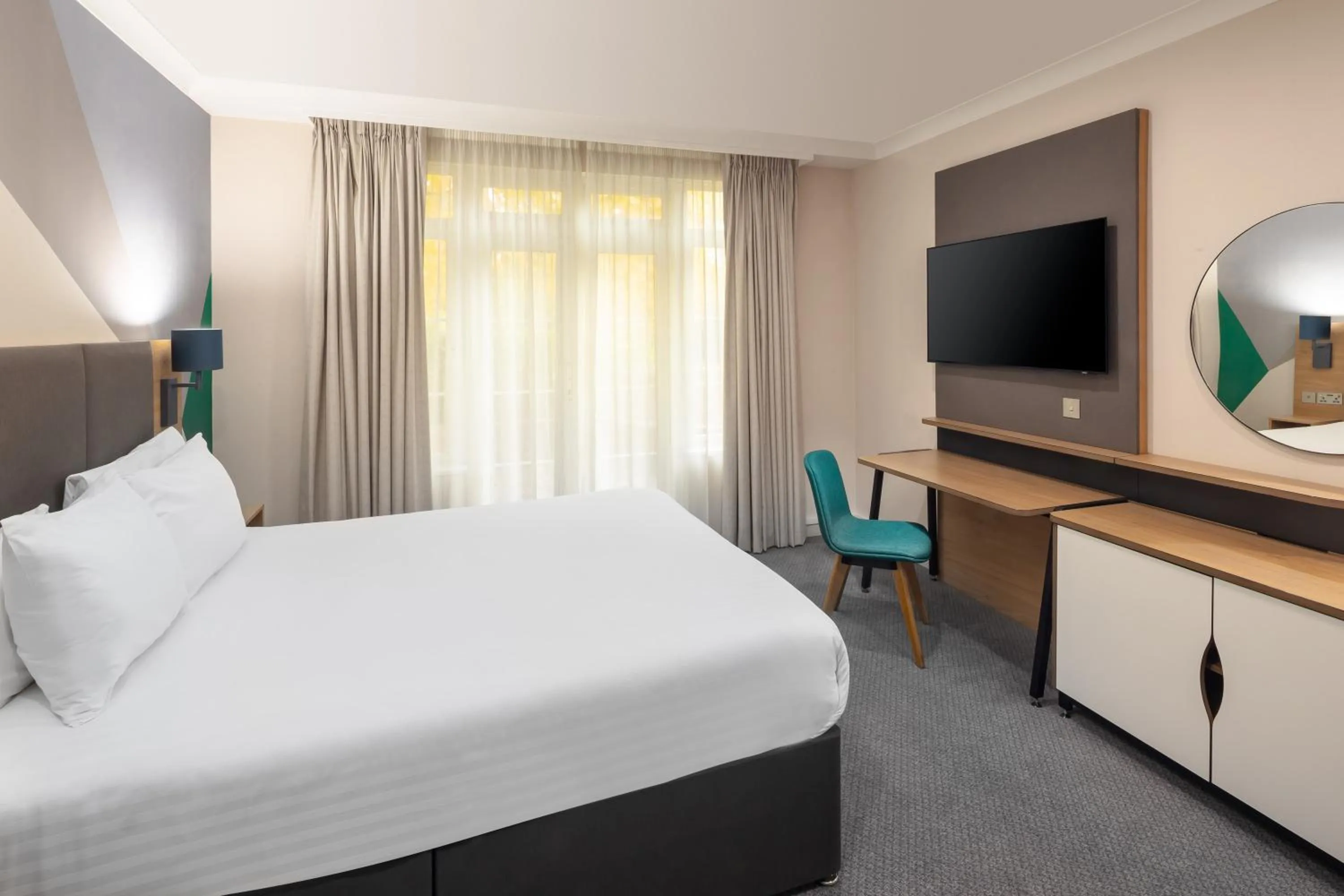 Bed in Holiday Inn Farnborough by IHG
