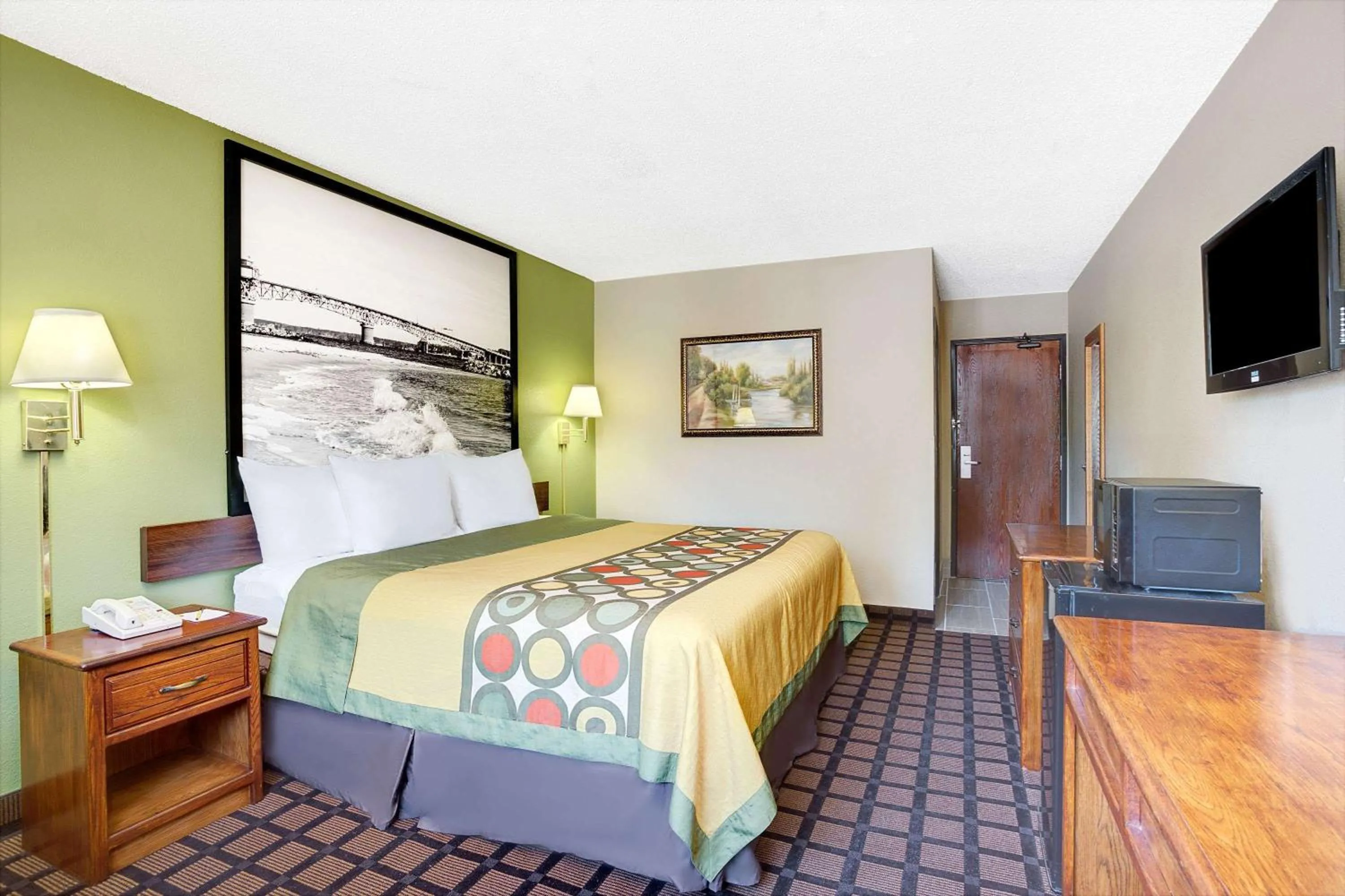 Photo of the whole room, Bed in Economy 7 Inn Chesapeake - Portsmouth