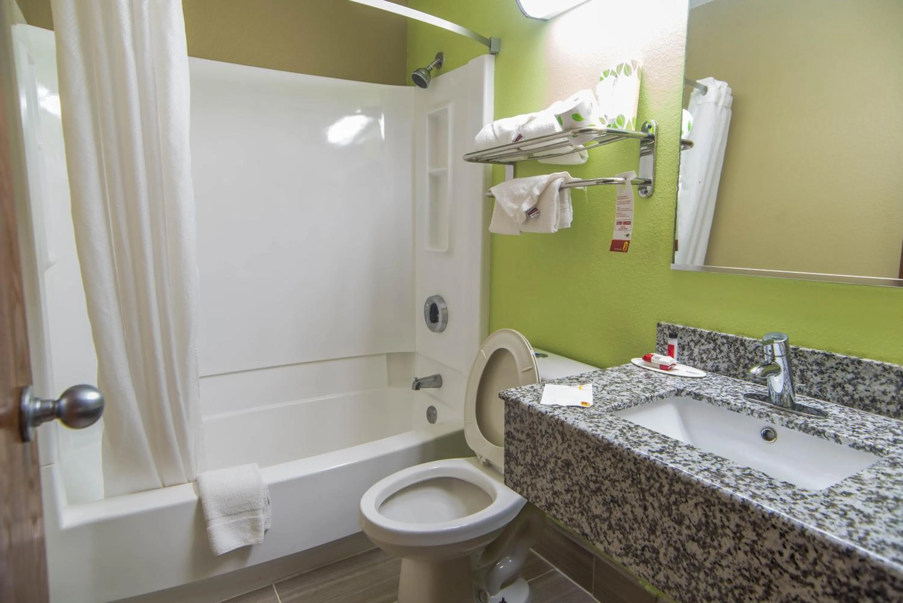 Shower in Economy 7 Inn Chesapeake - Portsmouth