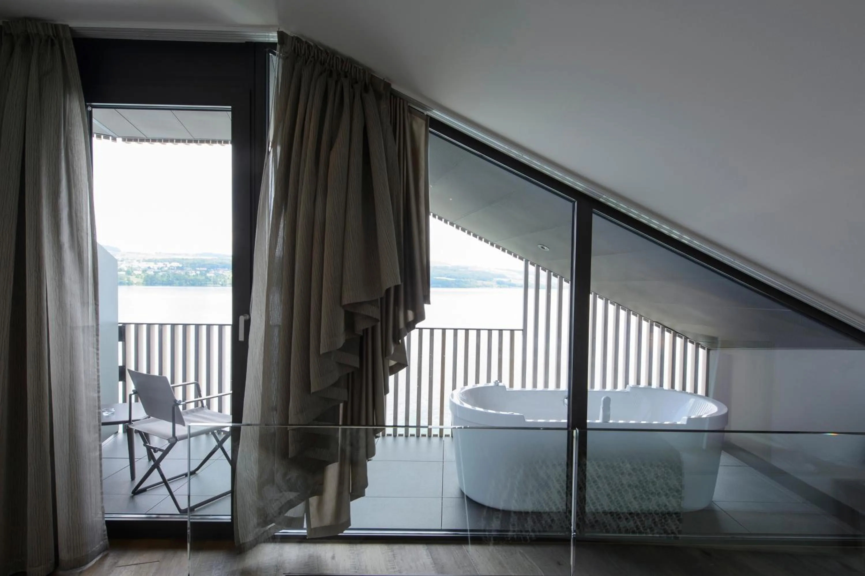 Balcony/Terrace, Bed in Hotel-Restaurant-Schifflände