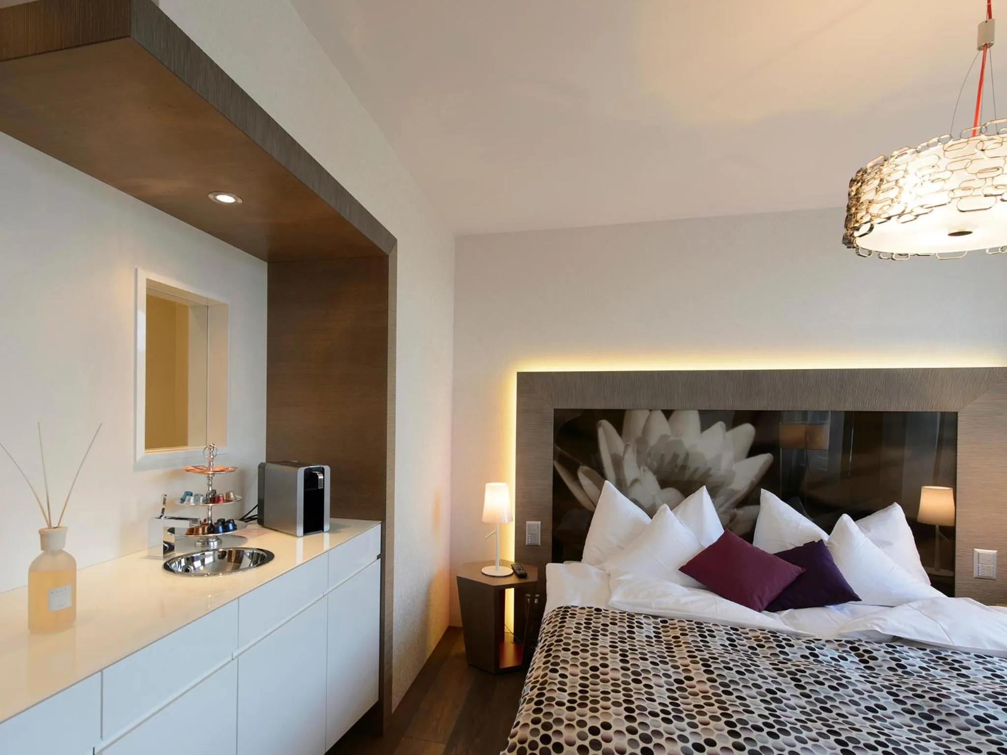 Coffee/tea facilities, Bed in Hotel-Restaurant-Schifflände