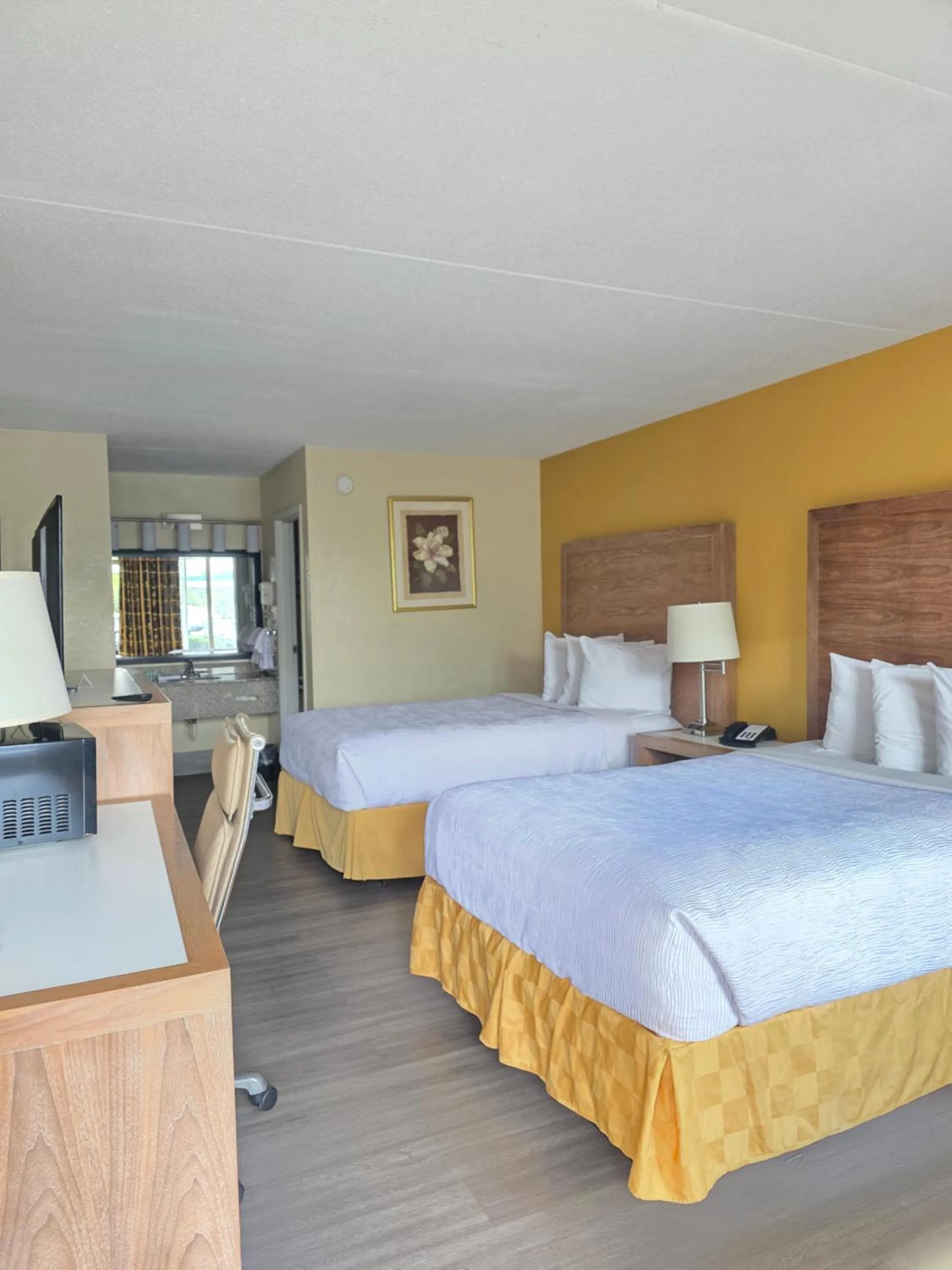 Bed in Chattanooga Heritage Inn