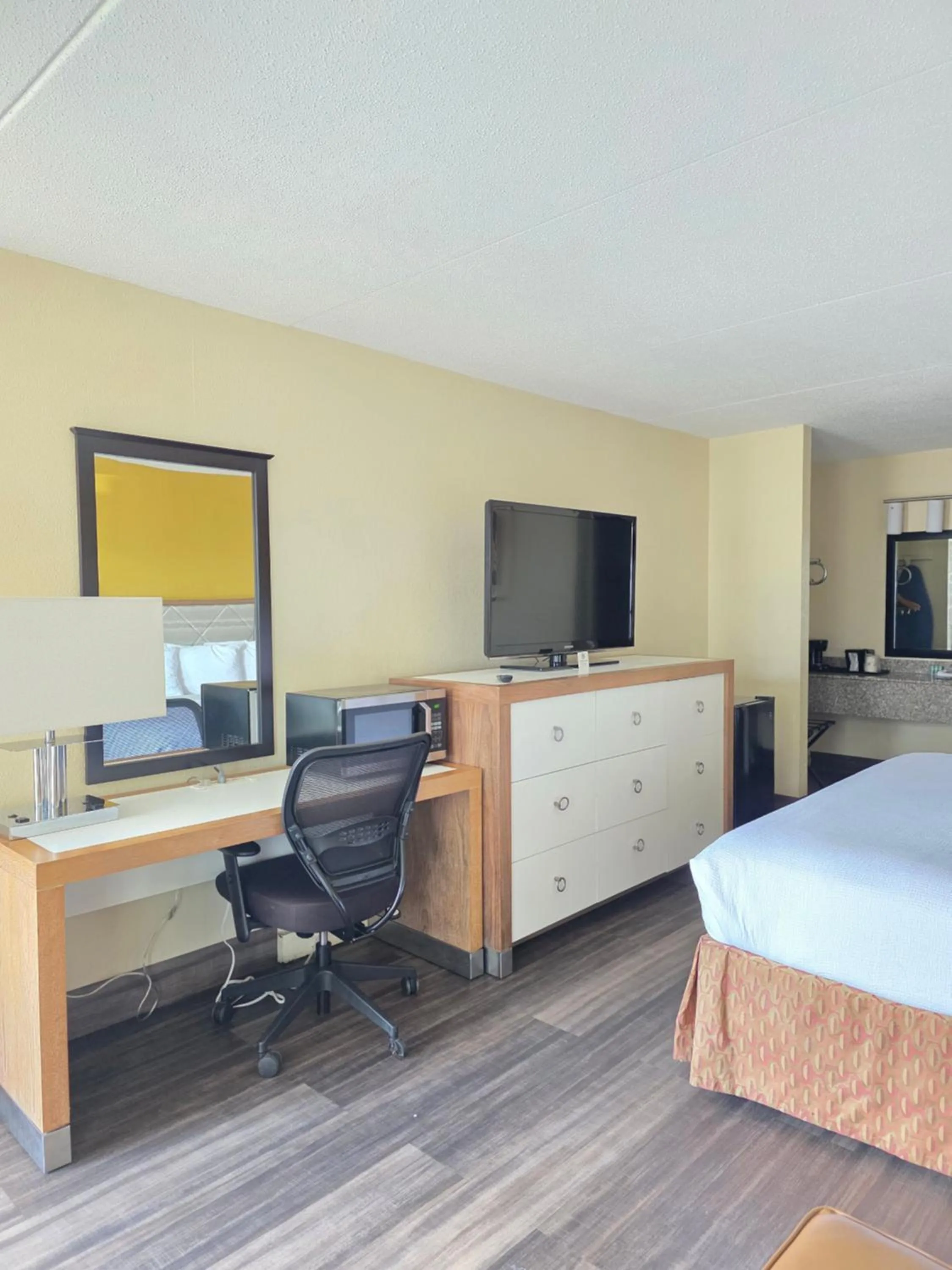 TV and multimedia, Bed in Chattanooga Heritage Inn