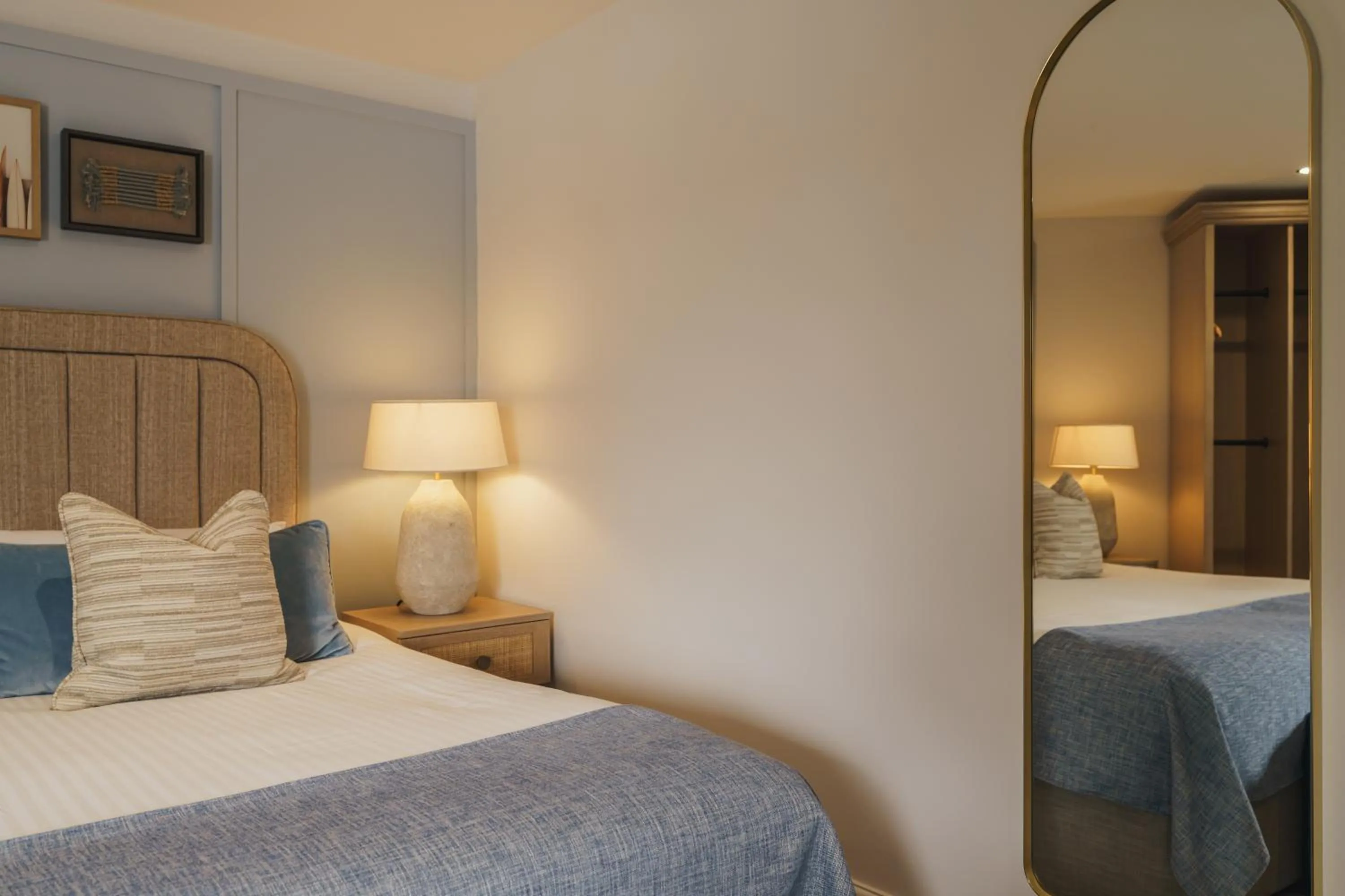 Bedroom, Bed in The Old Quay House Hotel