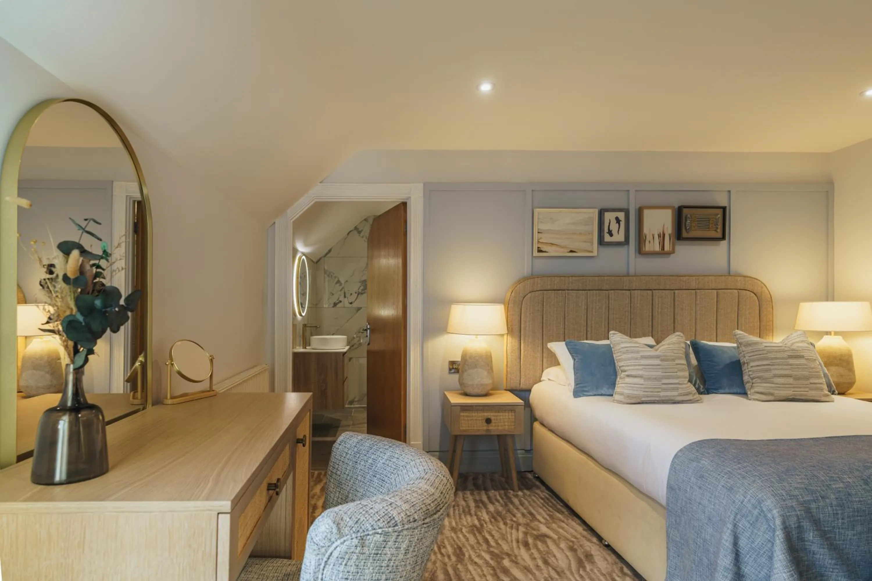 Bedroom, Bed in The Old Quay House Hotel