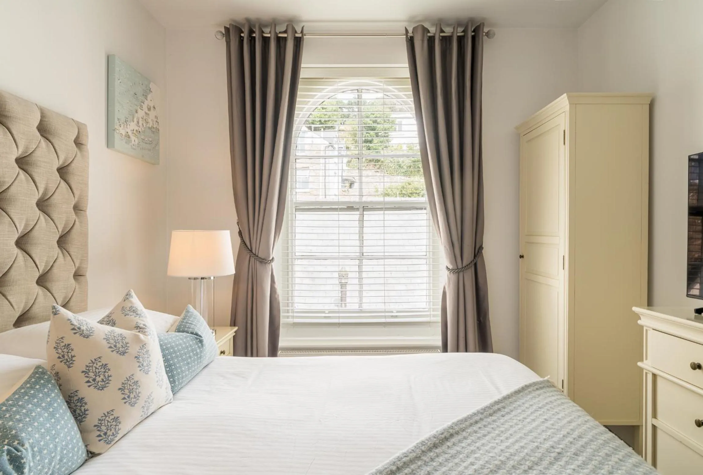 Bedroom, Bed in The Old Quay House Hotel