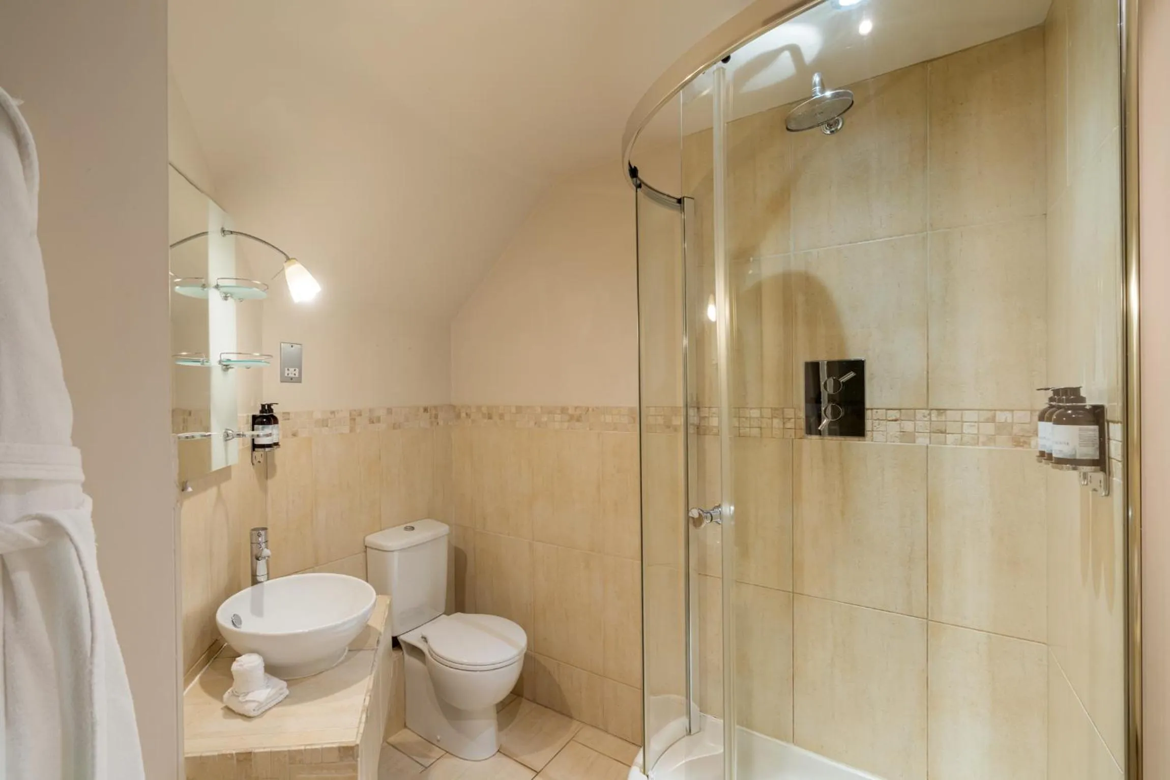 Shower in The Old Quay House Hotel