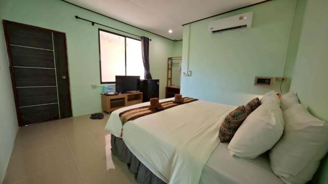 Bed in Dong Talay Lipe Beach Resort