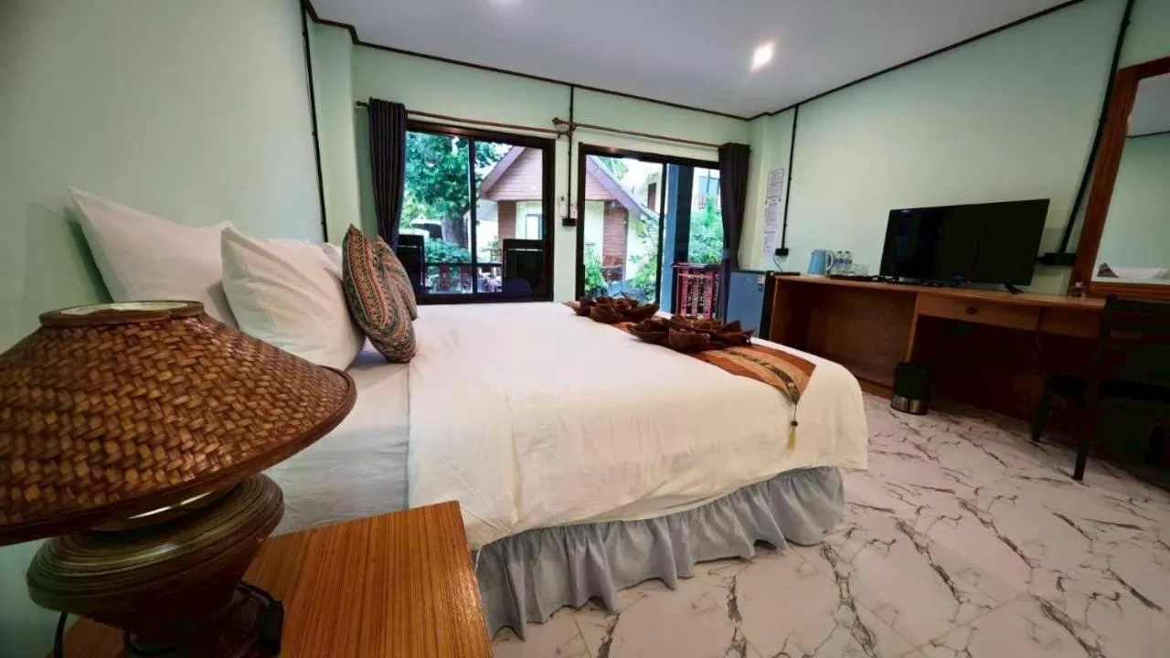 Bed in Dong Talay Lipe Beach Resort