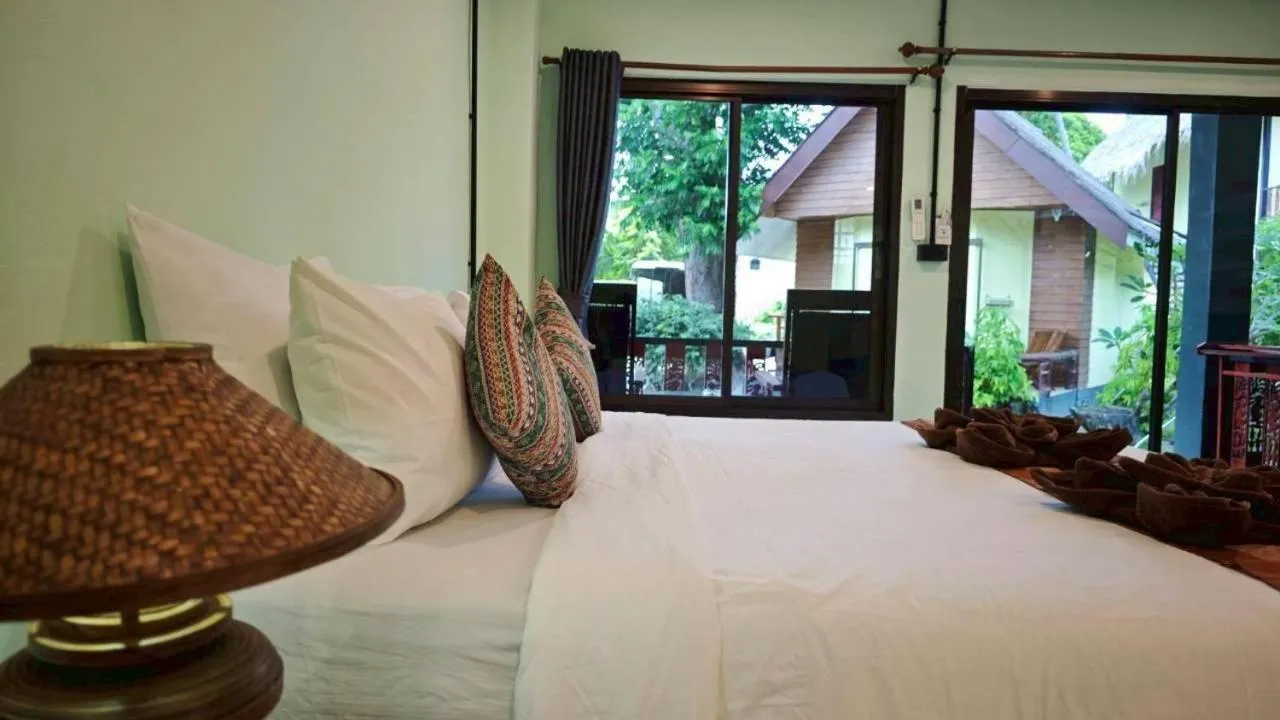 Bed in Dong Talay Lipe Beach Resort