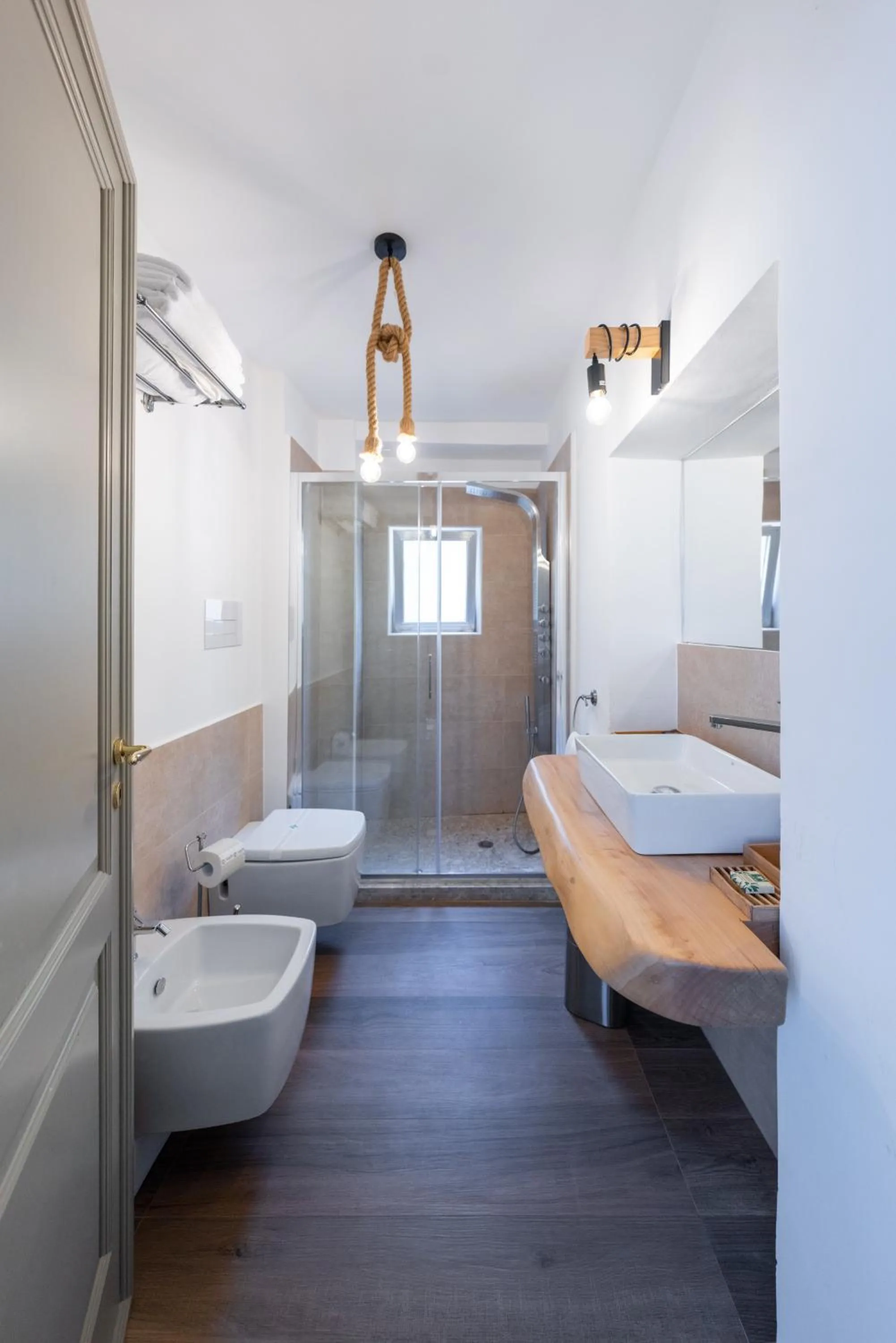 Bathroom, Bed in Castello di Limatola