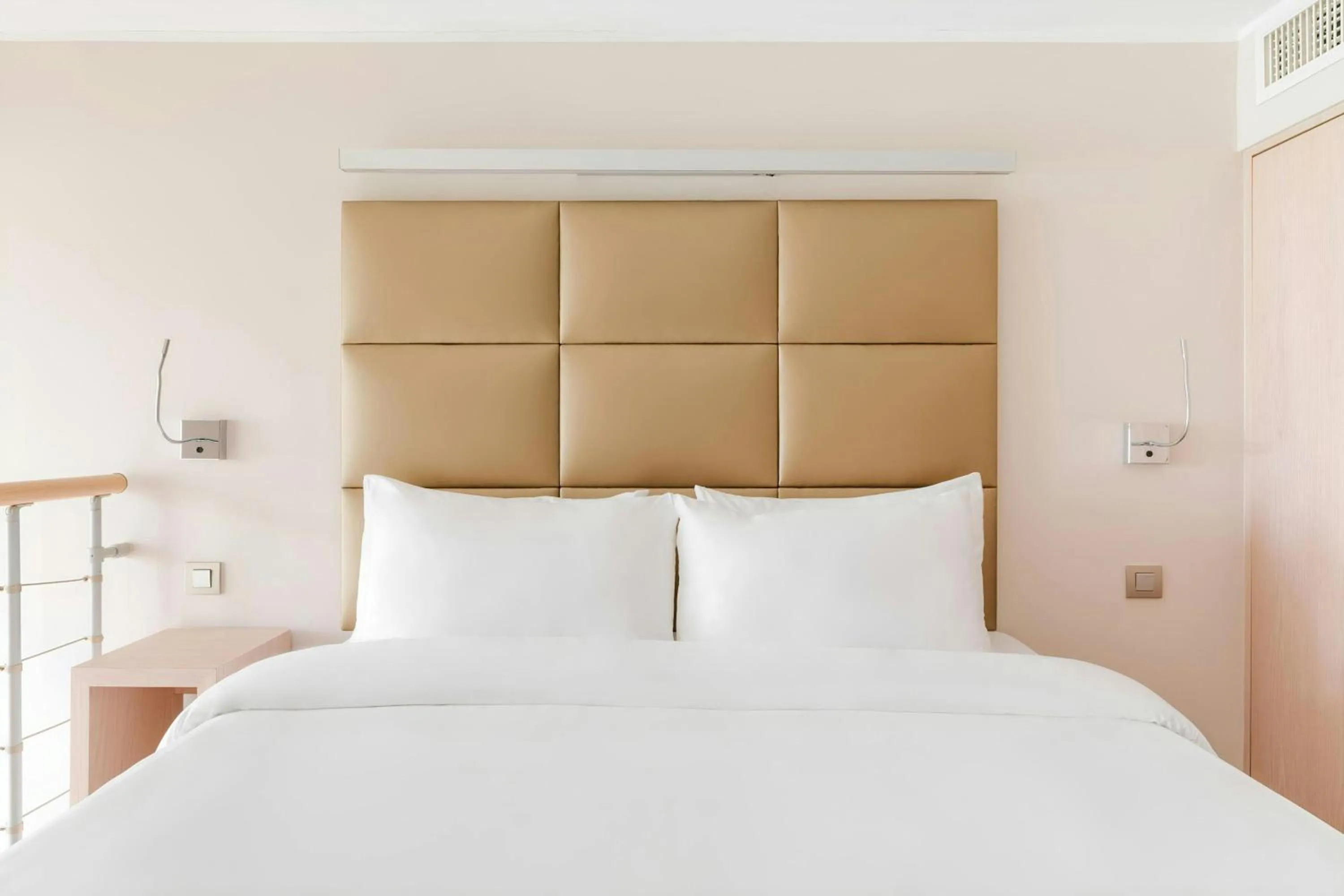 Bedroom, Bed in L'Edmond Hotel Parc Monceau, Sonder by Marriott Bonvoy