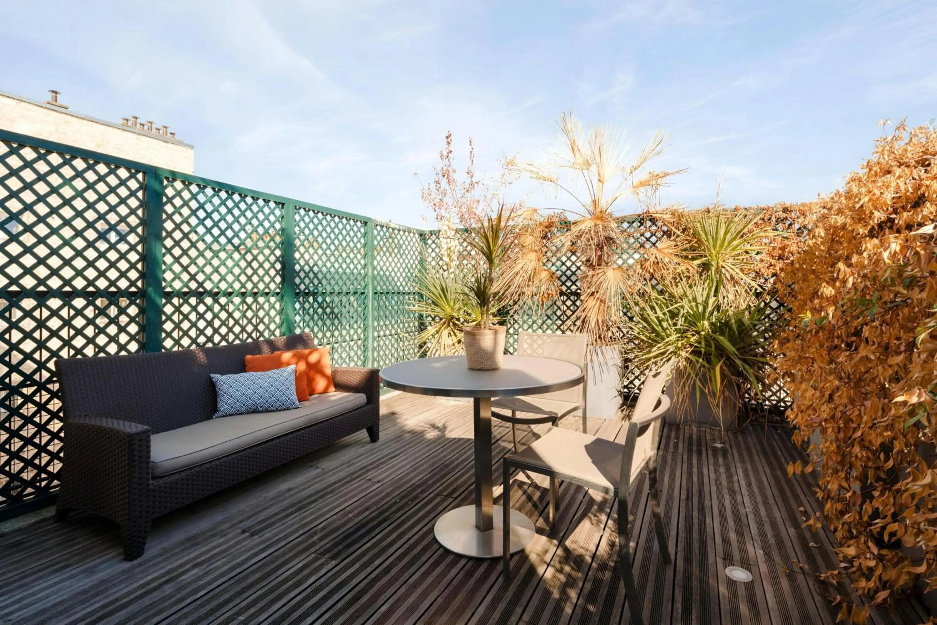 Photo of the whole room in L'Edmond Hotel Parc Monceau, Sonder by Marriott Bonvoy