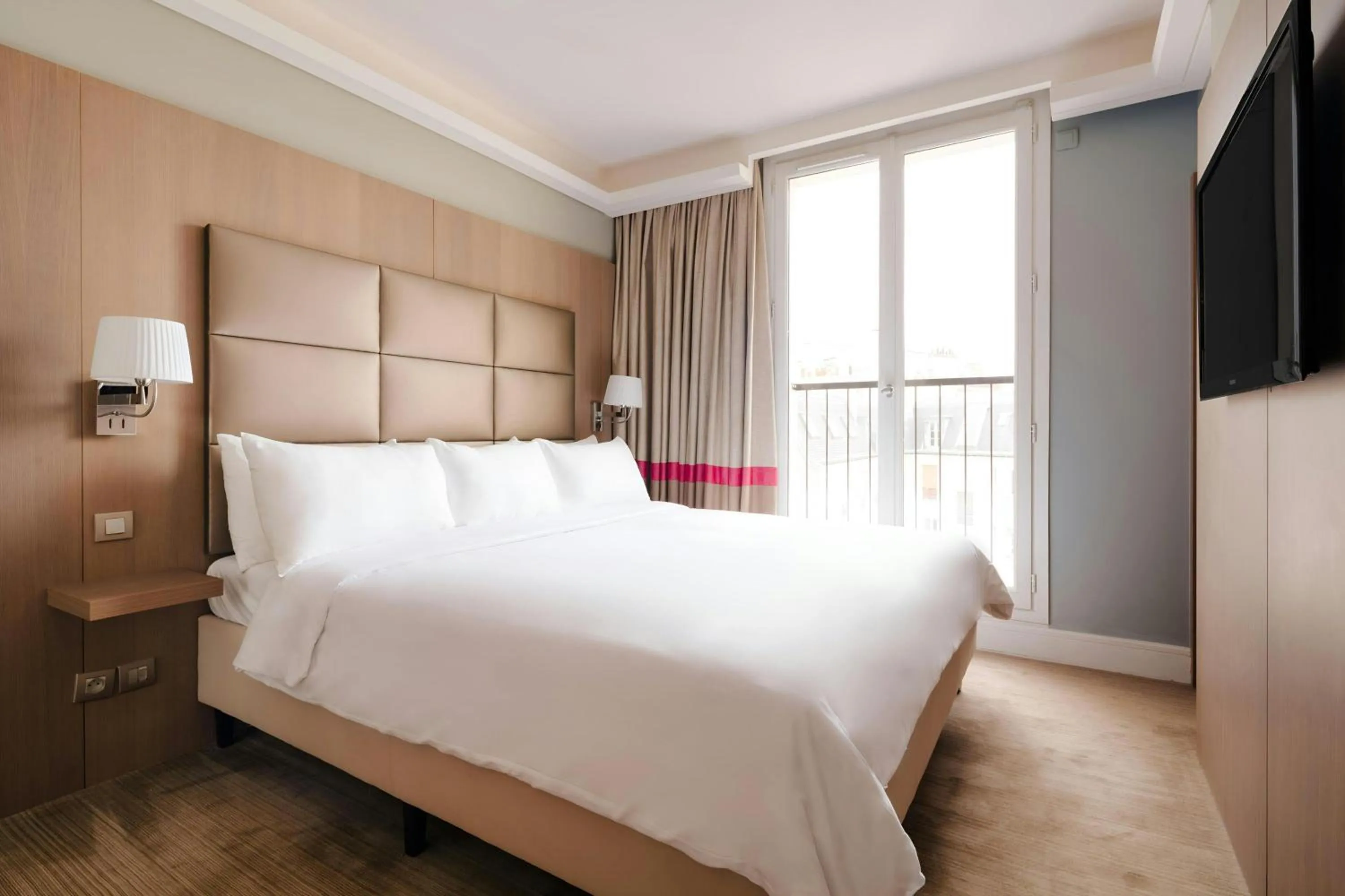 Bedroom, Bed in L'Edmond Hotel Parc Monceau, Sonder by Marriott Bonvoy