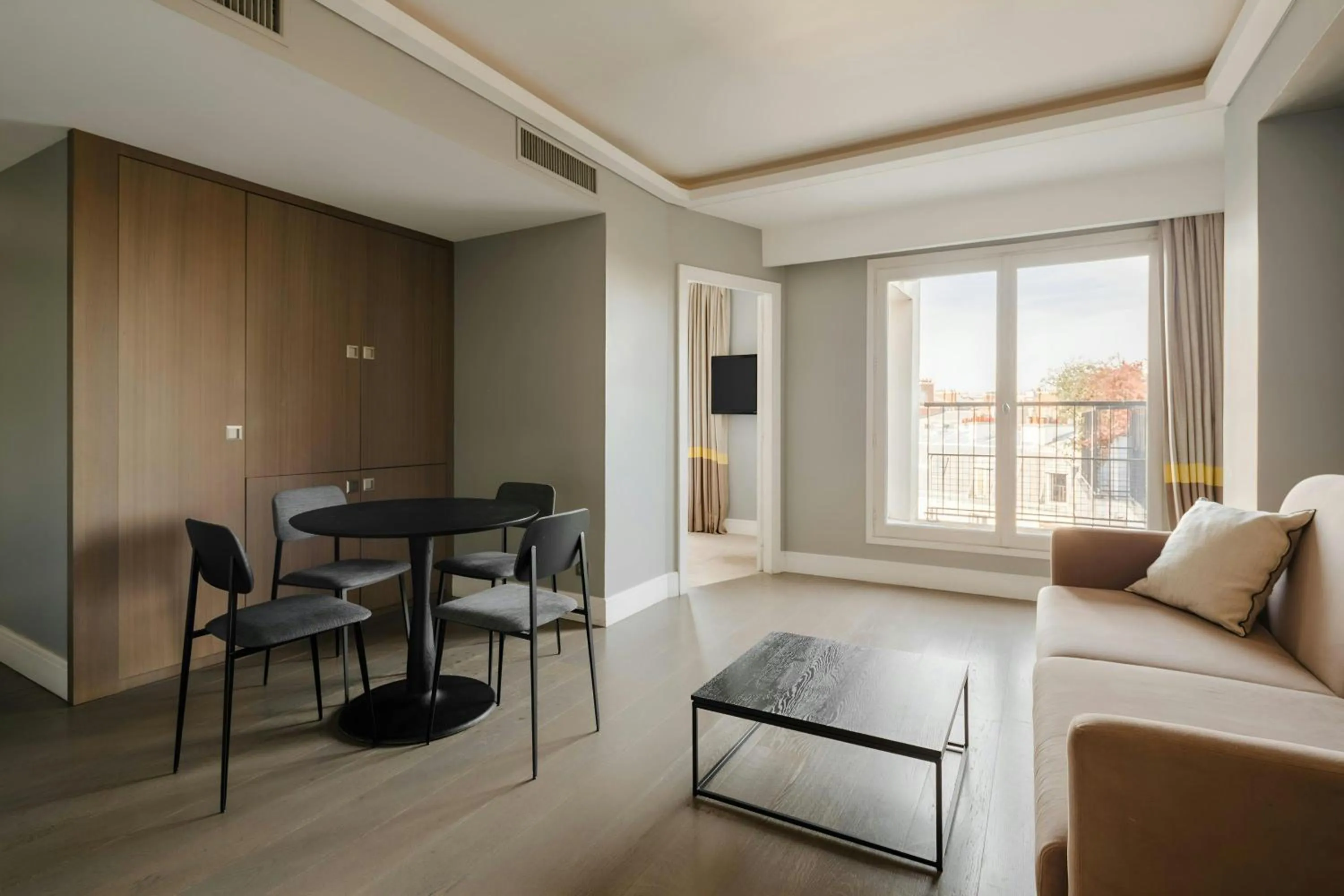 Living room in L'Edmond Hotel Parc Monceau, Sonder by Marriott Bonvoy