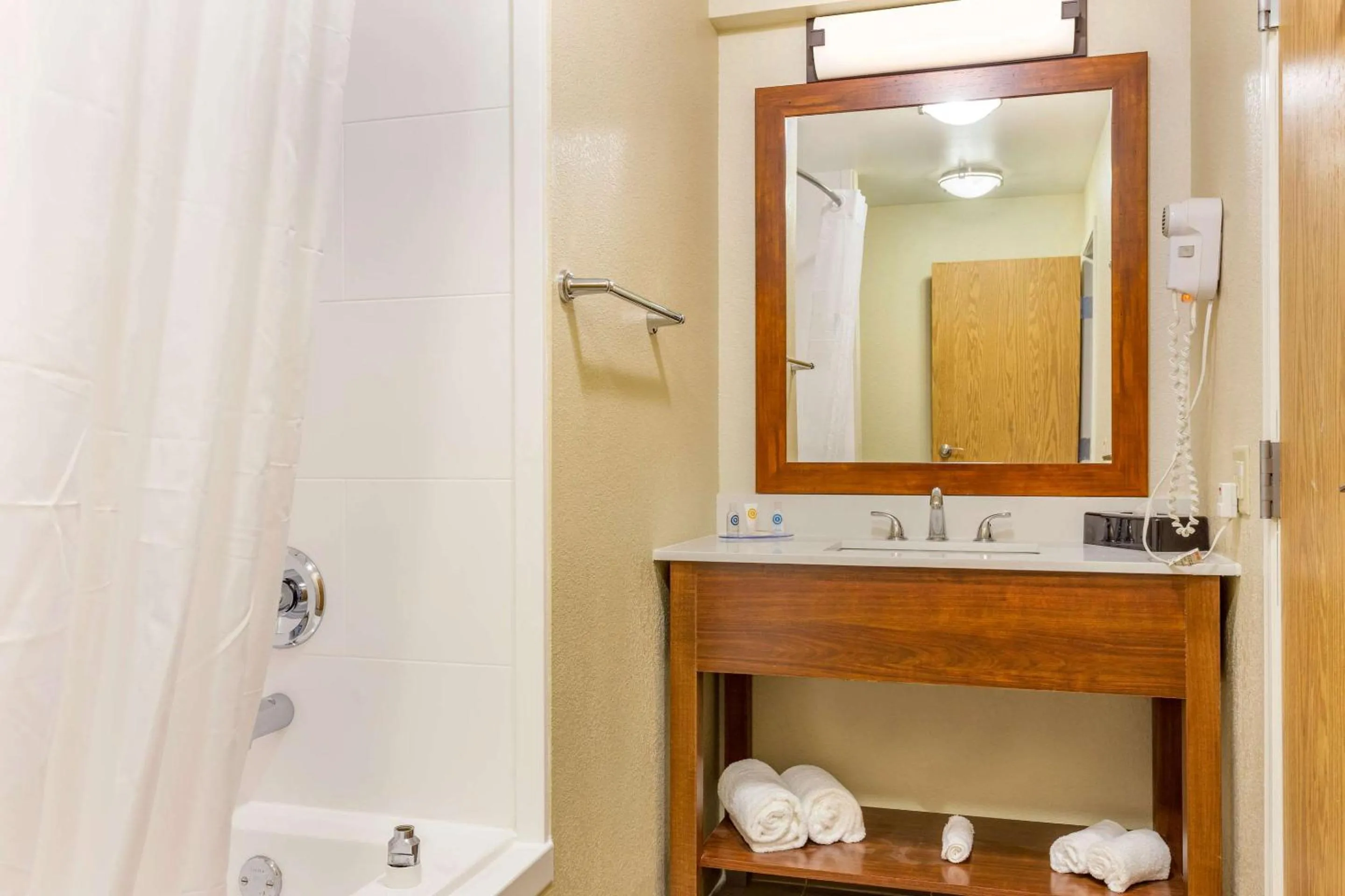 Bathroom in Comfort Inn DeKalb - University Area