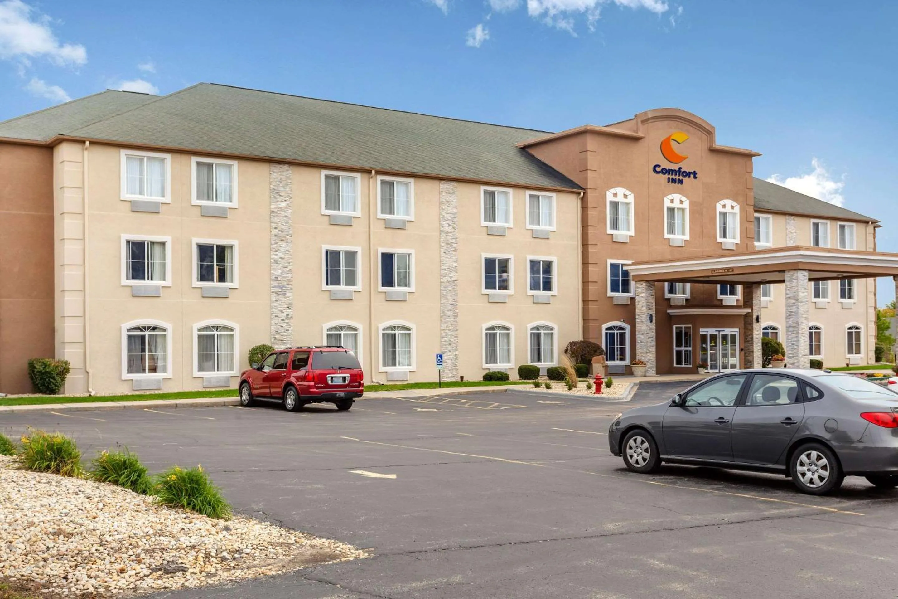 Property building in Comfort Inn DeKalb - University Area