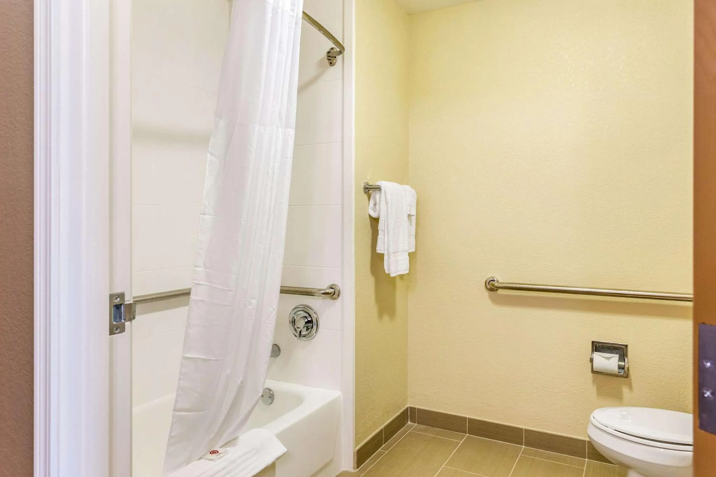 Bathroom in Comfort Inn DeKalb - University Area