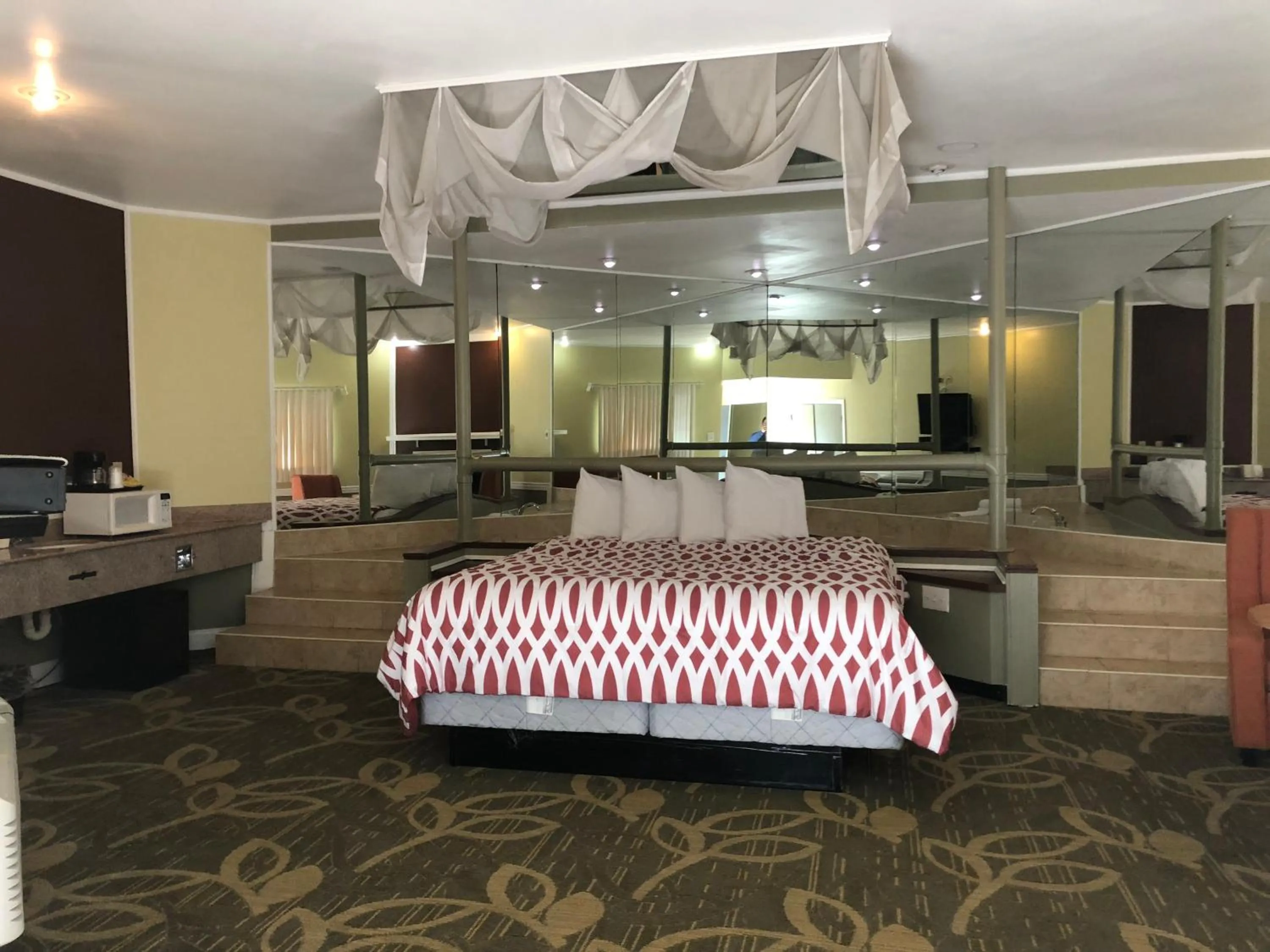 Bed in Inn of the Dove Cherry Hill - Philadelphia