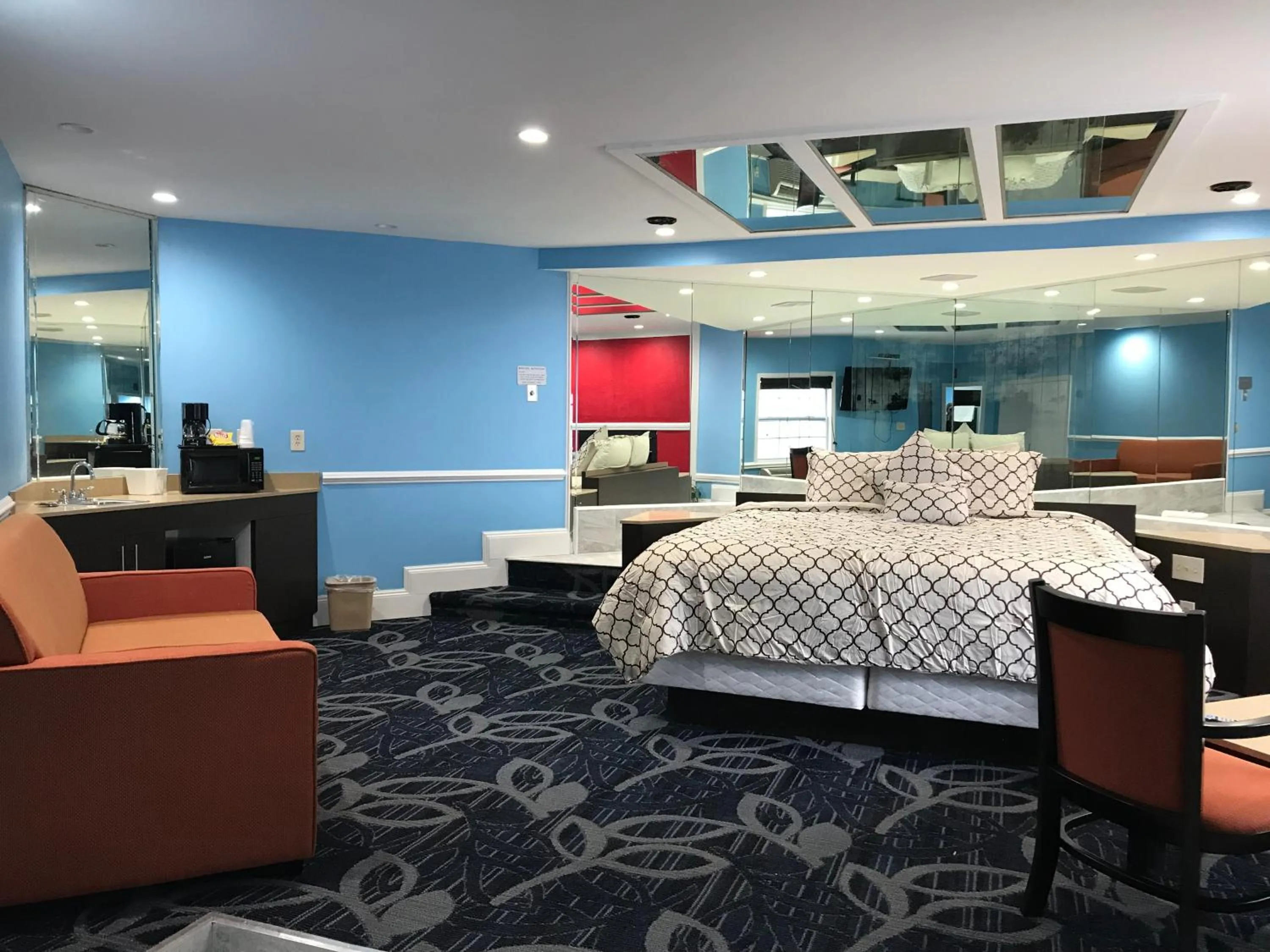 Bed in Inn of the Dove Cherry Hill - Philadelphia