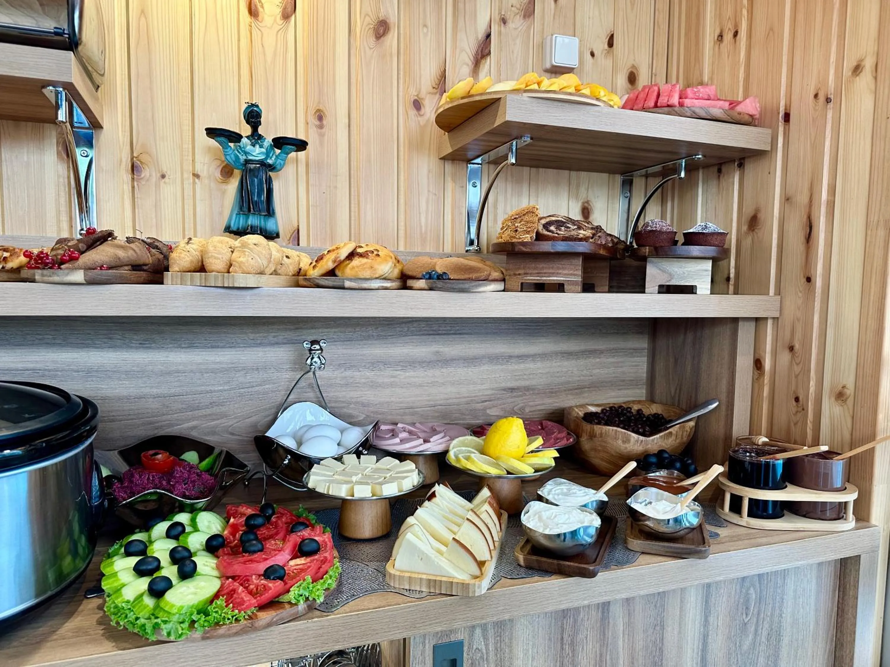 Buffet breakfast in Hotel Park