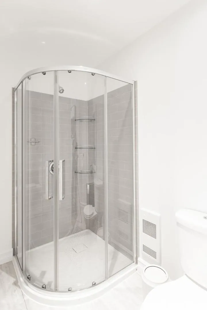 Shower in Whale House Guest House