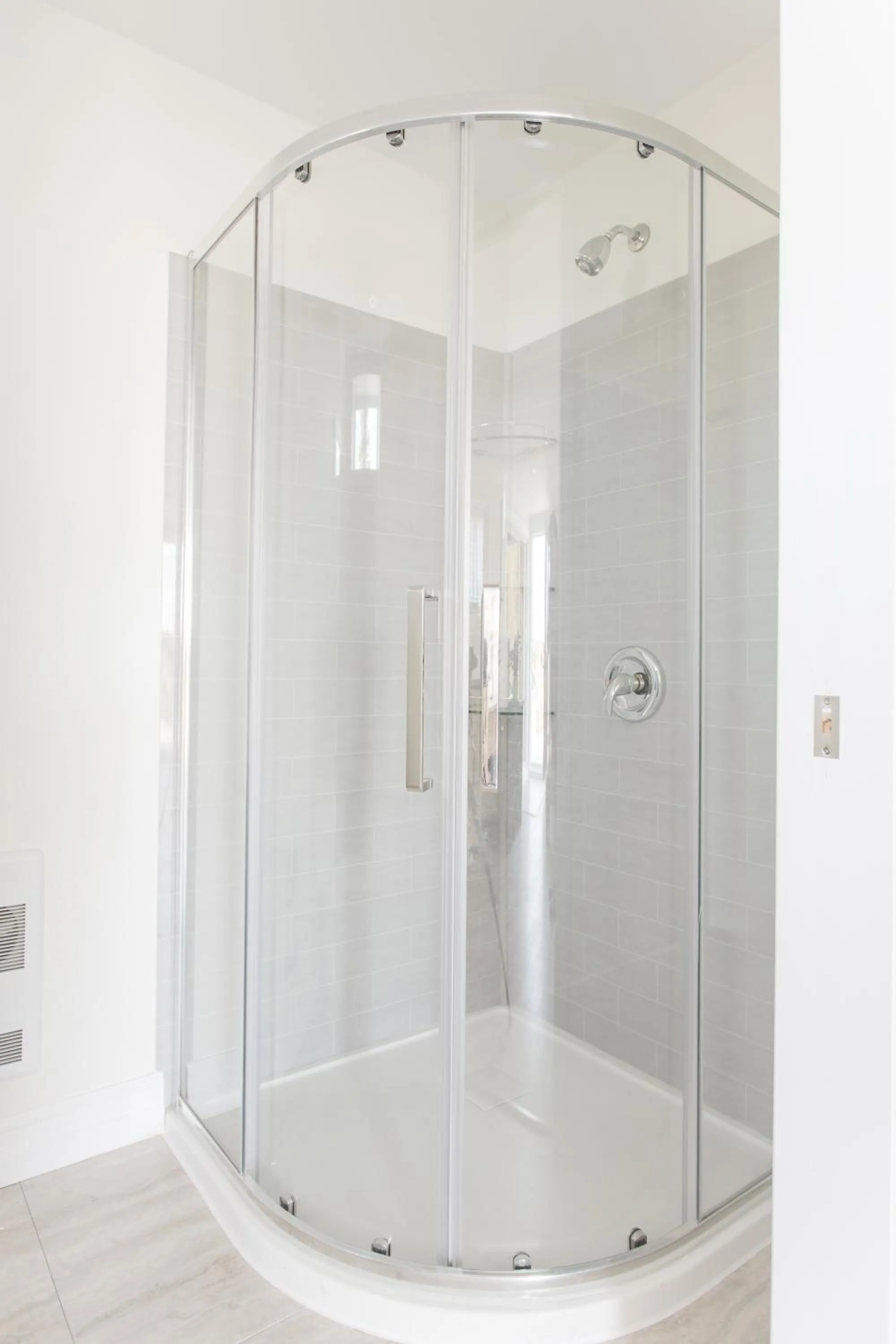 Shower in Whale House Guest House