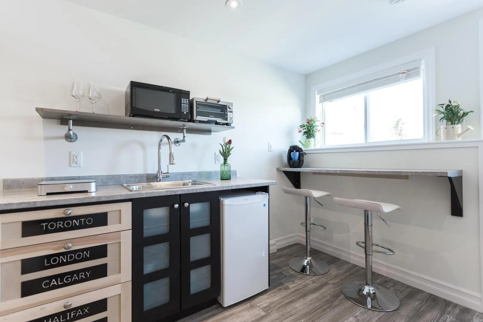 Kitchen or kitchenette in Whale House Guest House