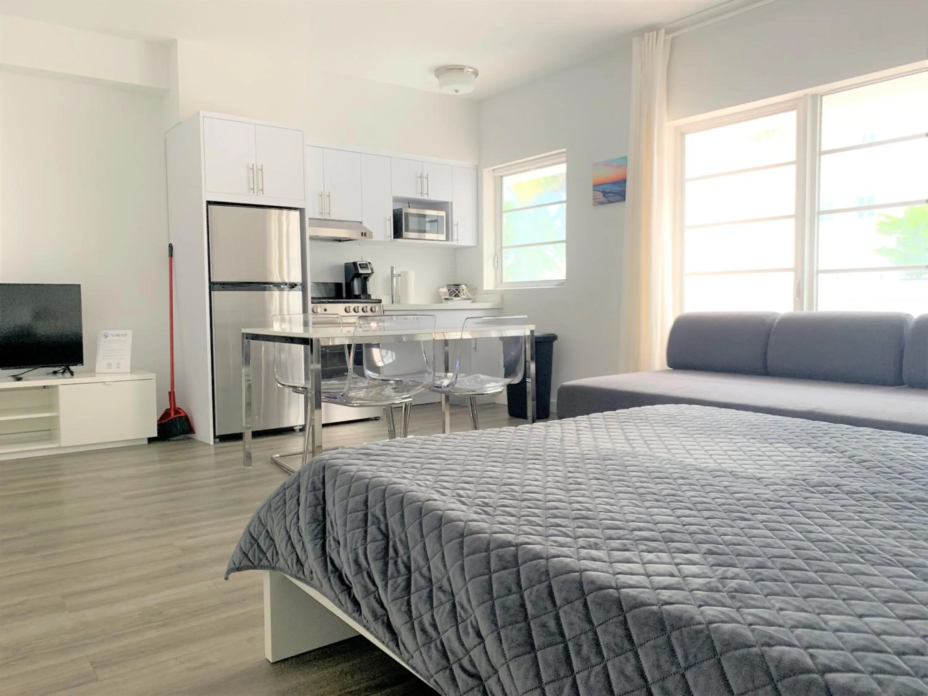 12th & Ocean Suites by LuxUrban