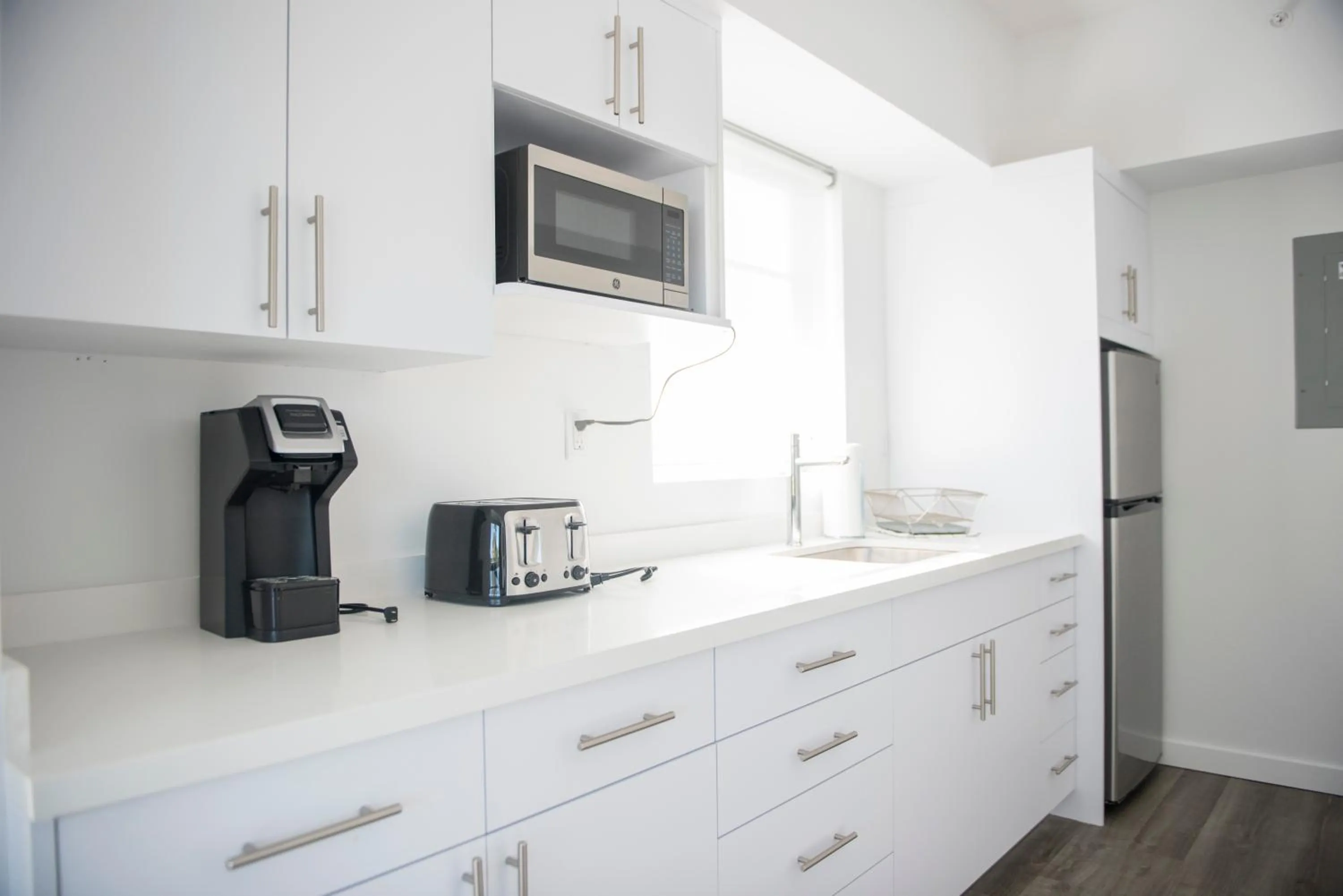 Kitchen/Kitchenette in 12th & Ocean Suites by LuxUrban