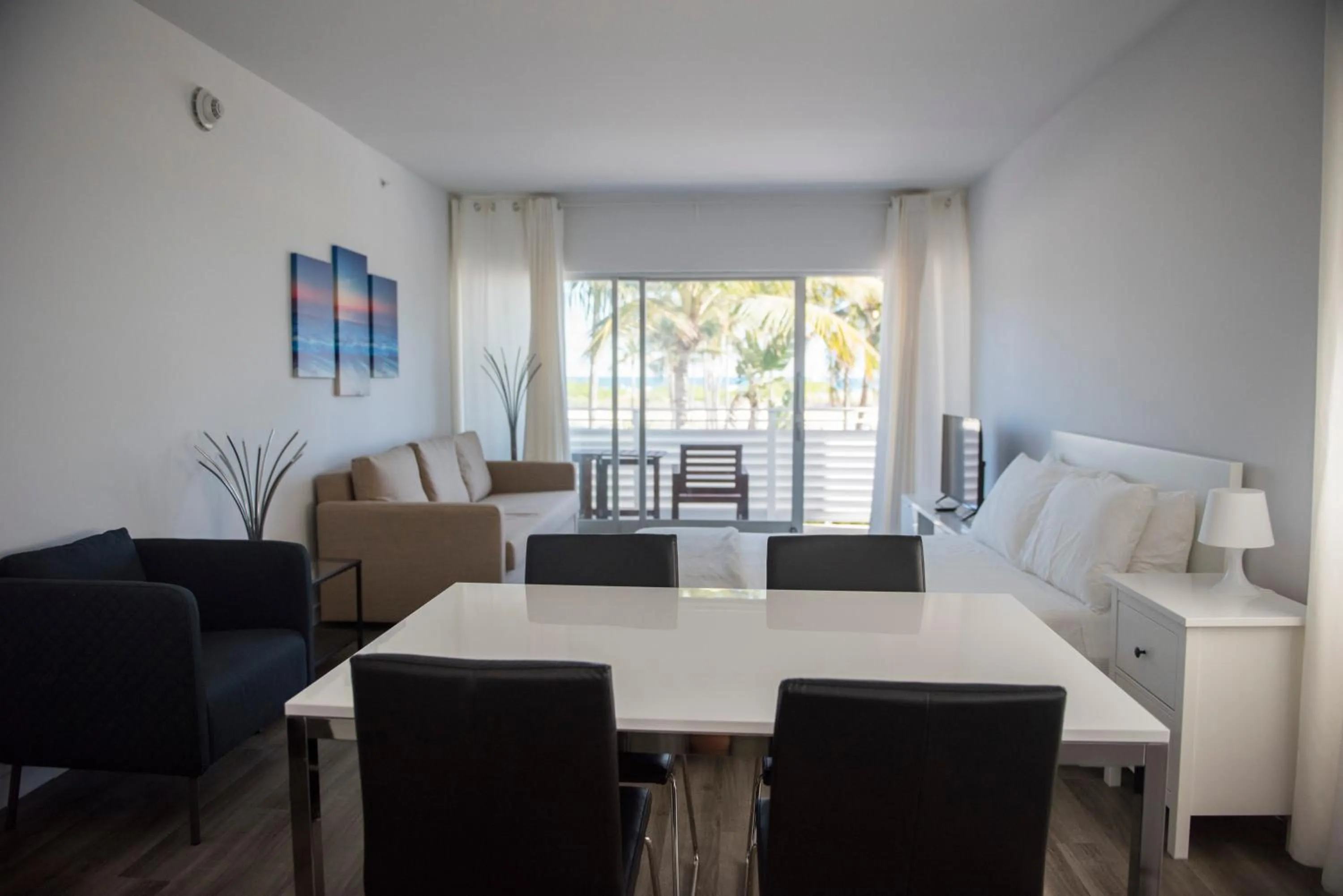 12th & Ocean Suites by LuxUrban