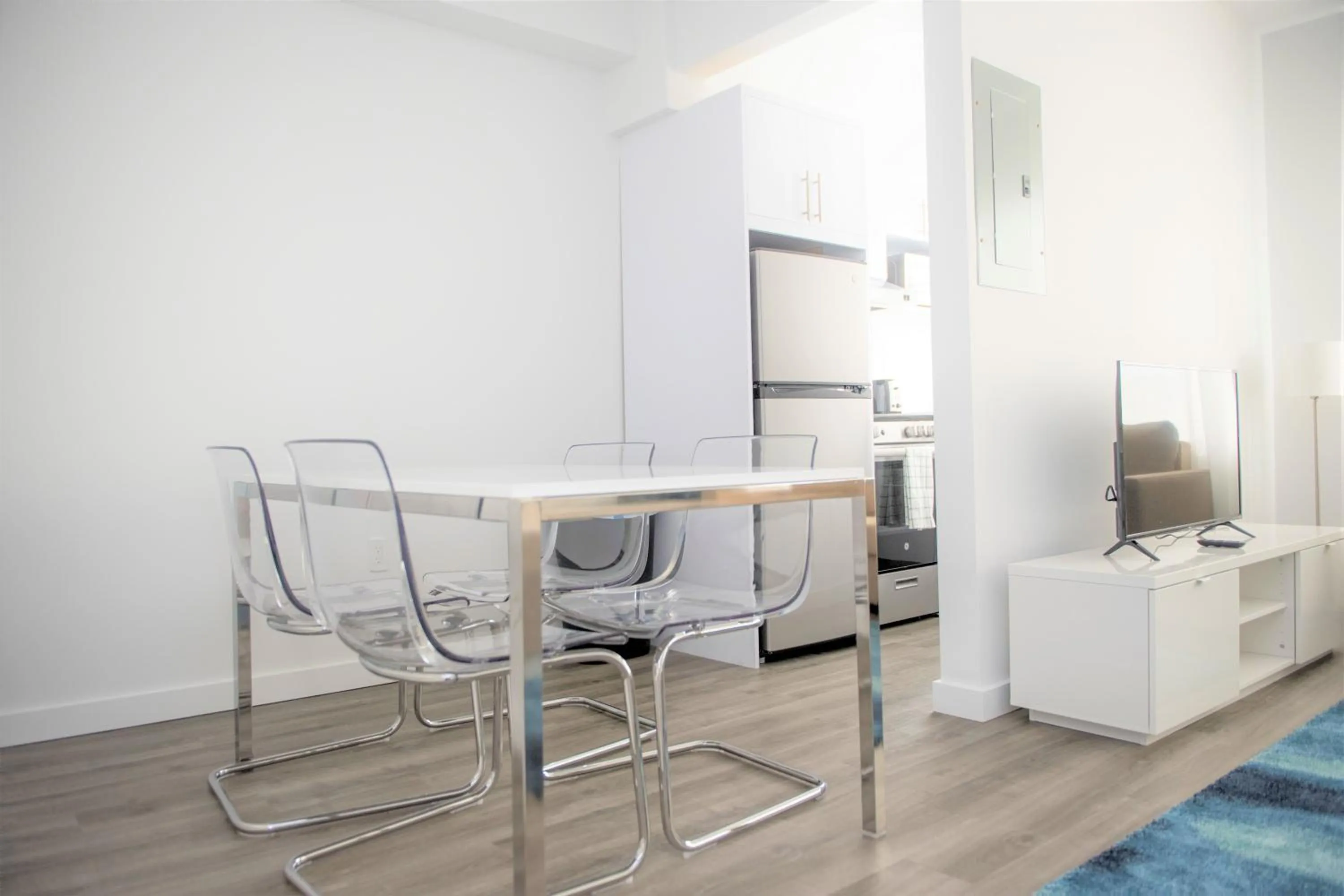 Dining Area in 12th & Ocean Suites by LuxUrban