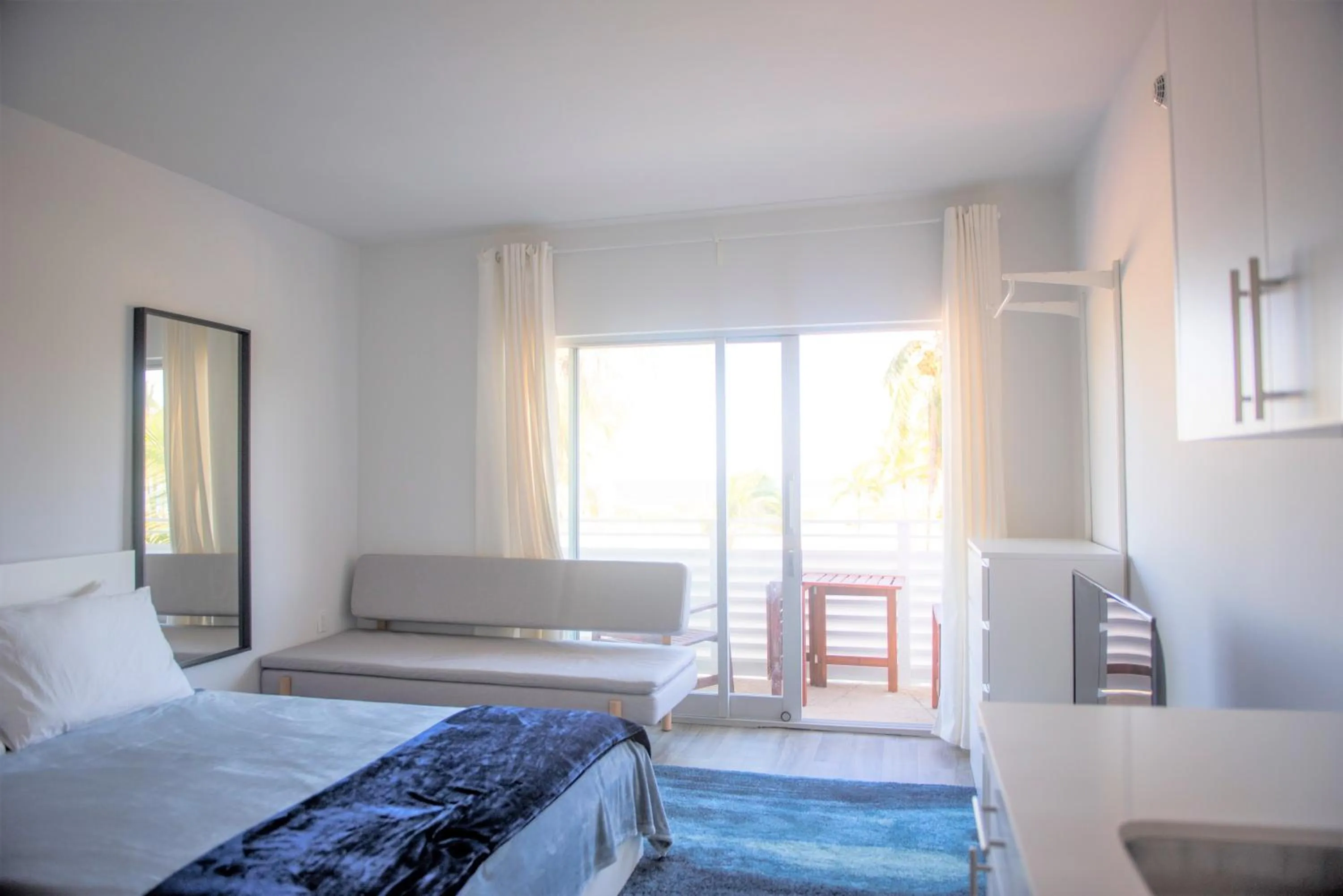 Living room, Seating Area in 12th & Ocean Suites by LuxUrban