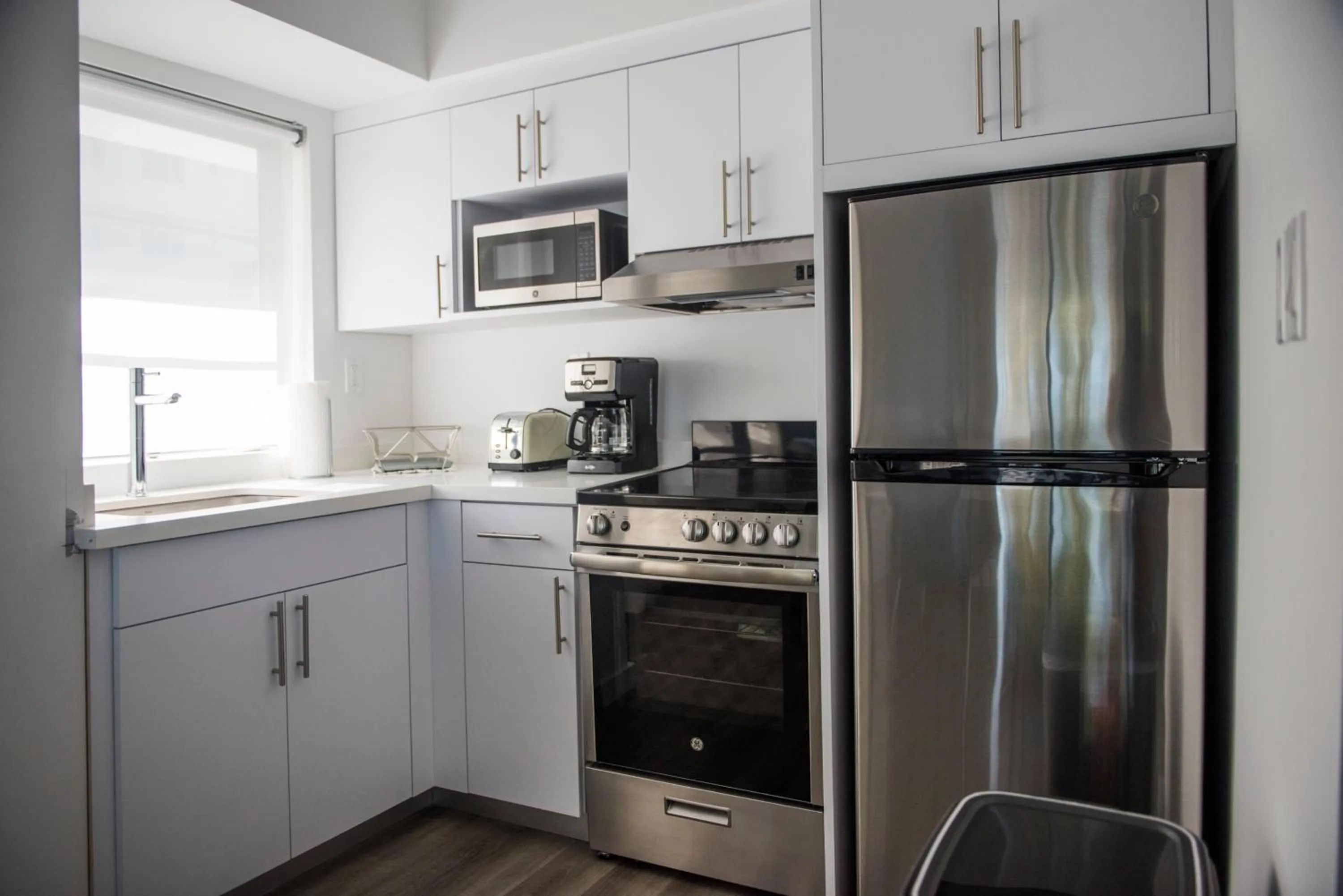 Kitchen/Kitchenette in 12th & Ocean Suites by LuxUrban