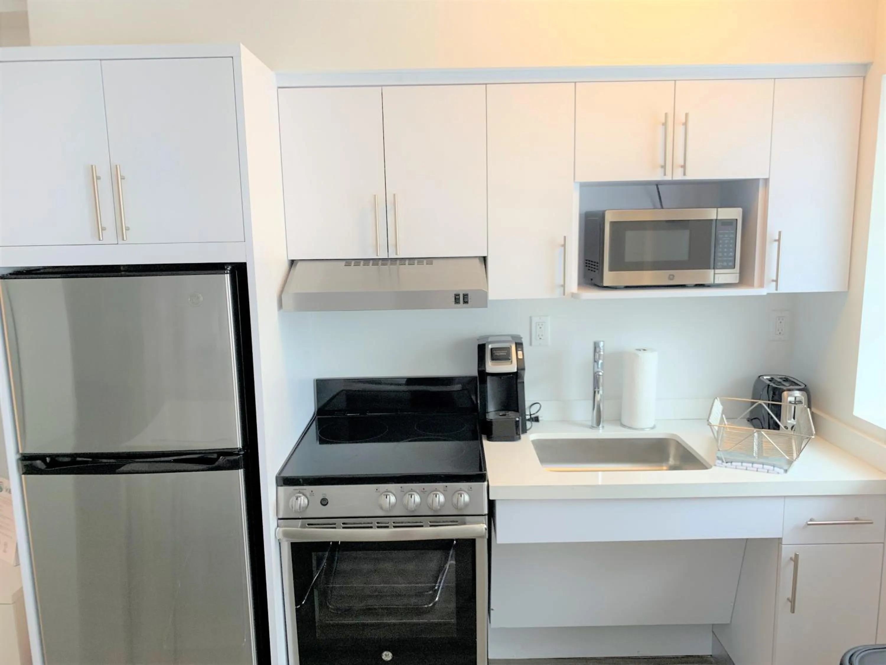 Kitchen/Kitchenette in 12th & Ocean Suites by LuxUrban