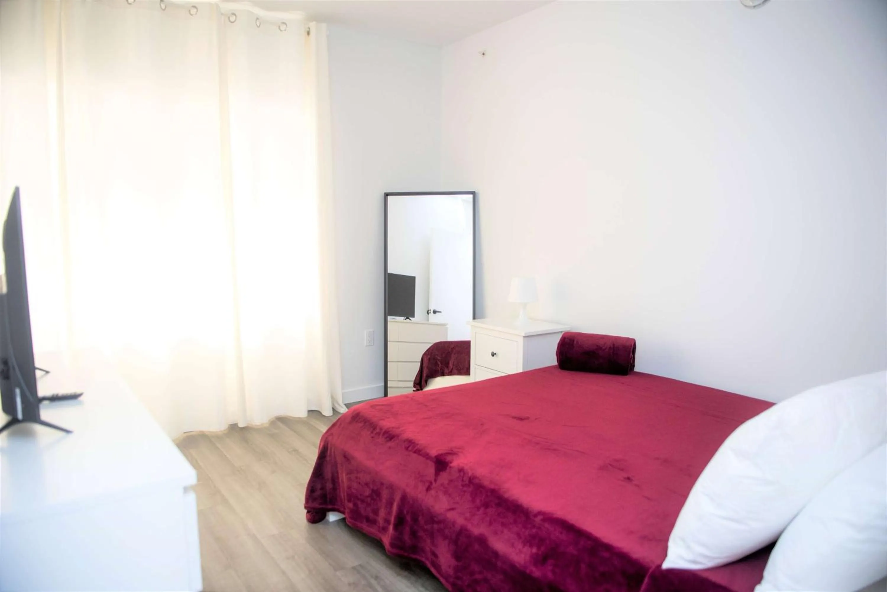 Photo of the whole room in 12th & Ocean Suites by LuxUrban