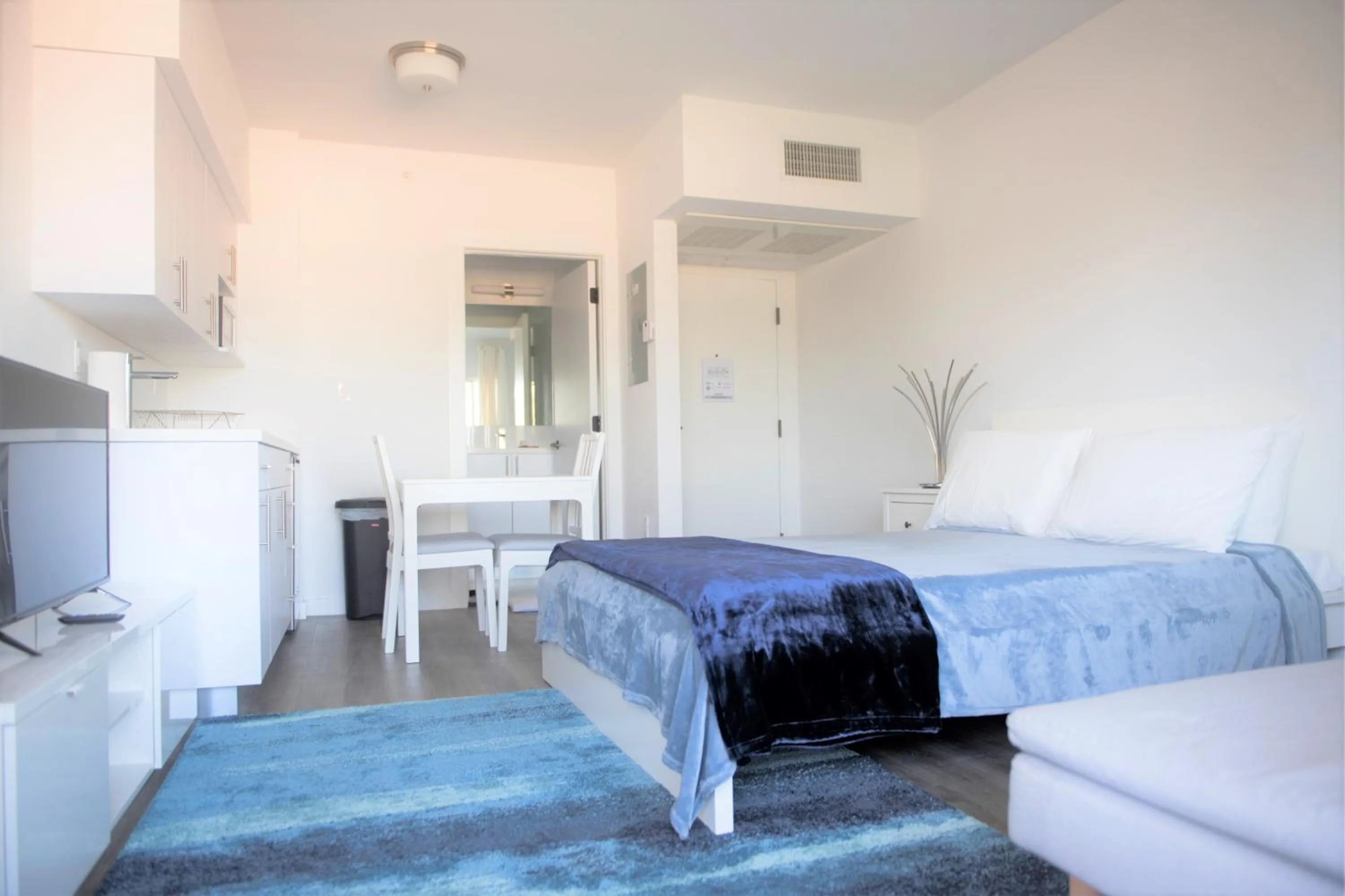 Photo of the whole room in 12th & Ocean Suites by LuxUrban