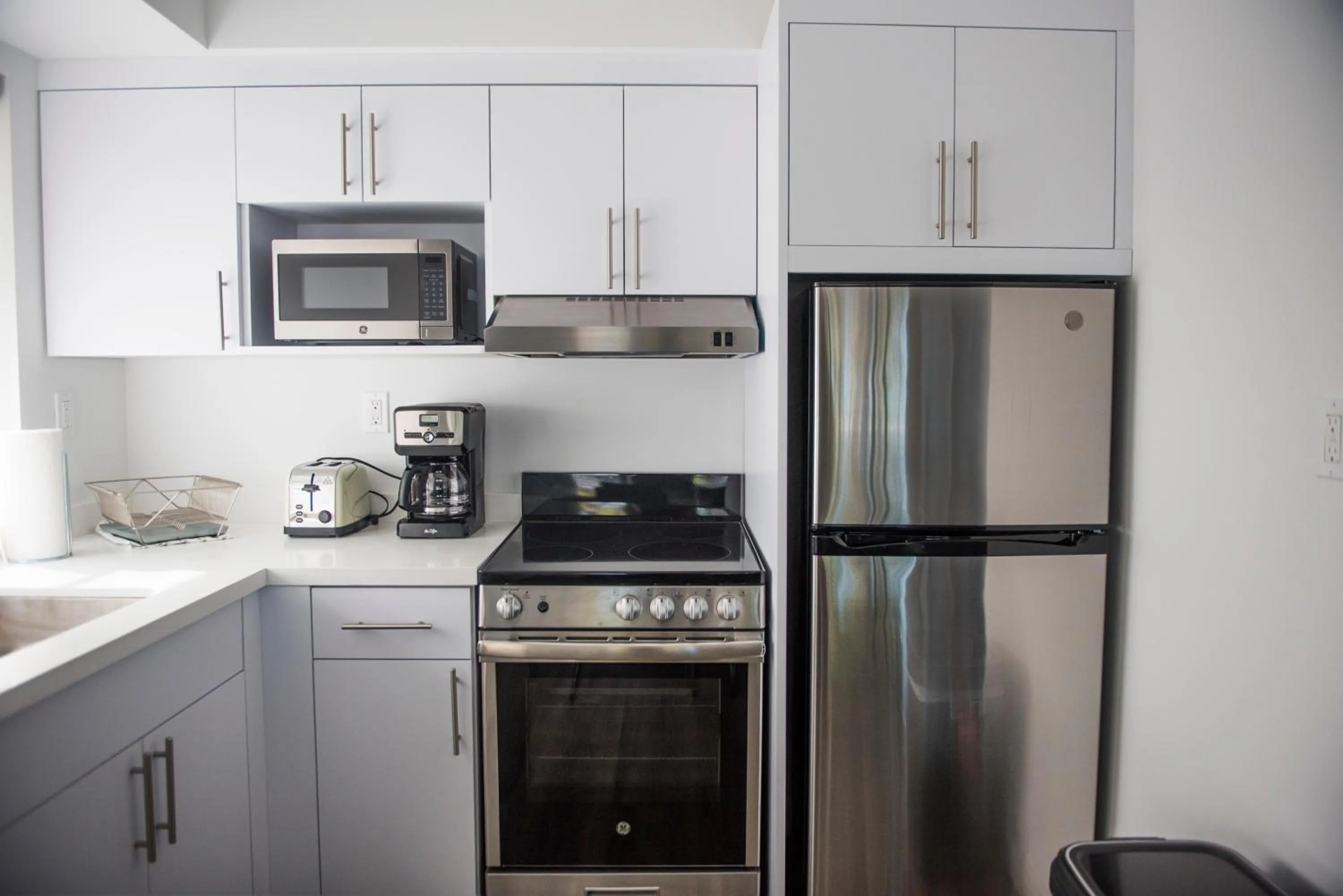 Kitchen/Kitchenette in 12th & Ocean Suites by LuxUrban