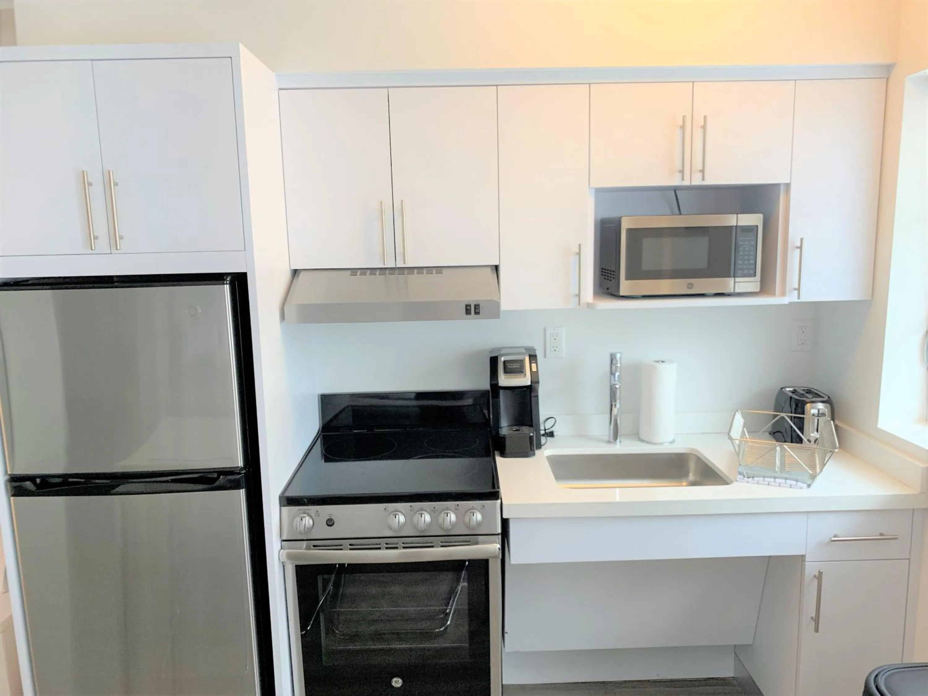 Kitchen/Kitchenette in 12th & Ocean Suites by LuxUrban