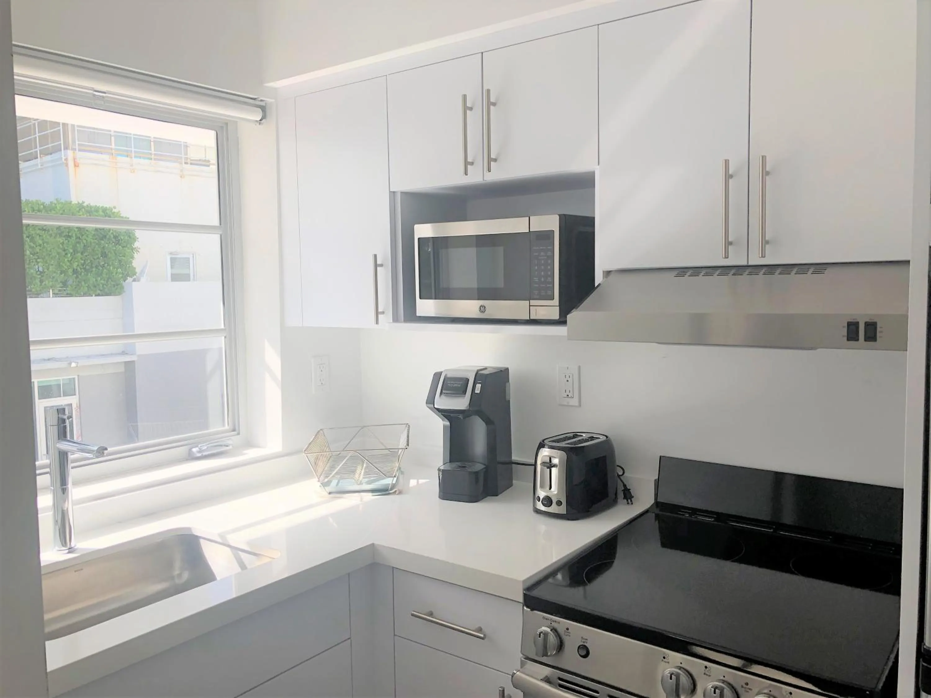 Kitchen/Kitchenette in 12th & Ocean Suites by LuxUrban