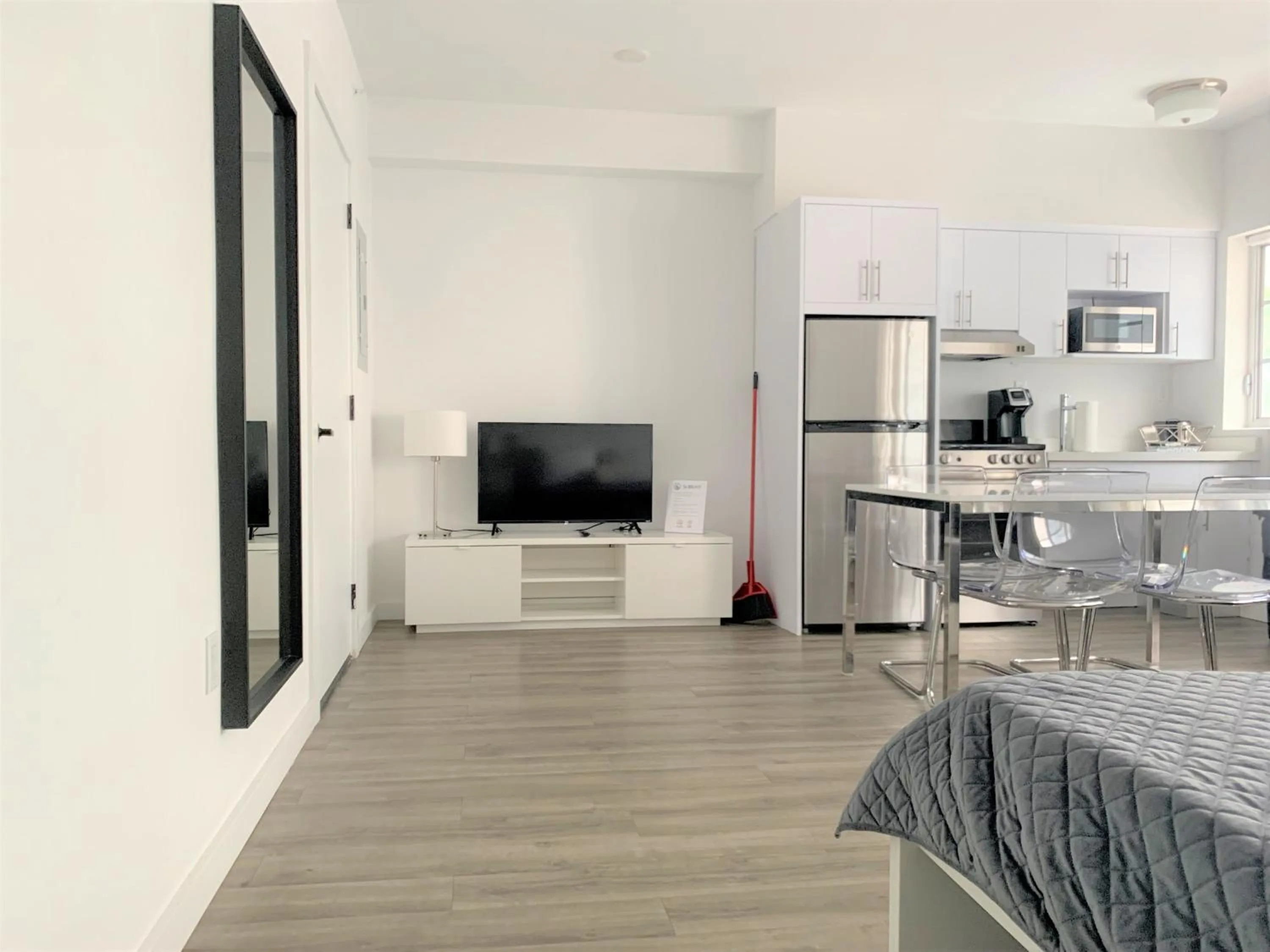 Kitchen/Kitchenette in 12th & Ocean Suites by LuxUrban