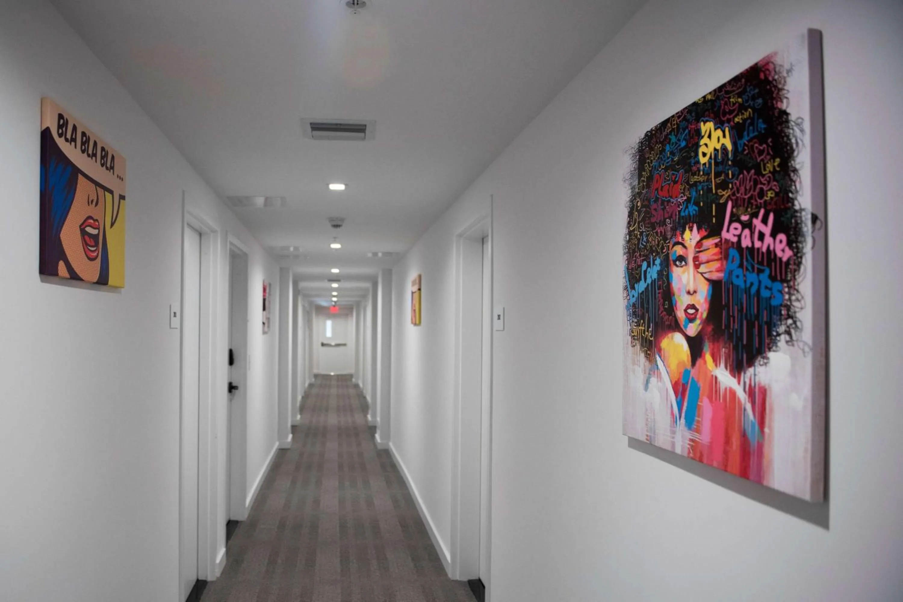 Photo of the whole room in 12th & Ocean Suites by LuxUrban